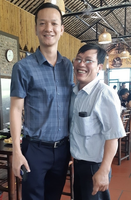 undefined Nụ cười tươi rói của công nhân vừa lấy sổ hưu