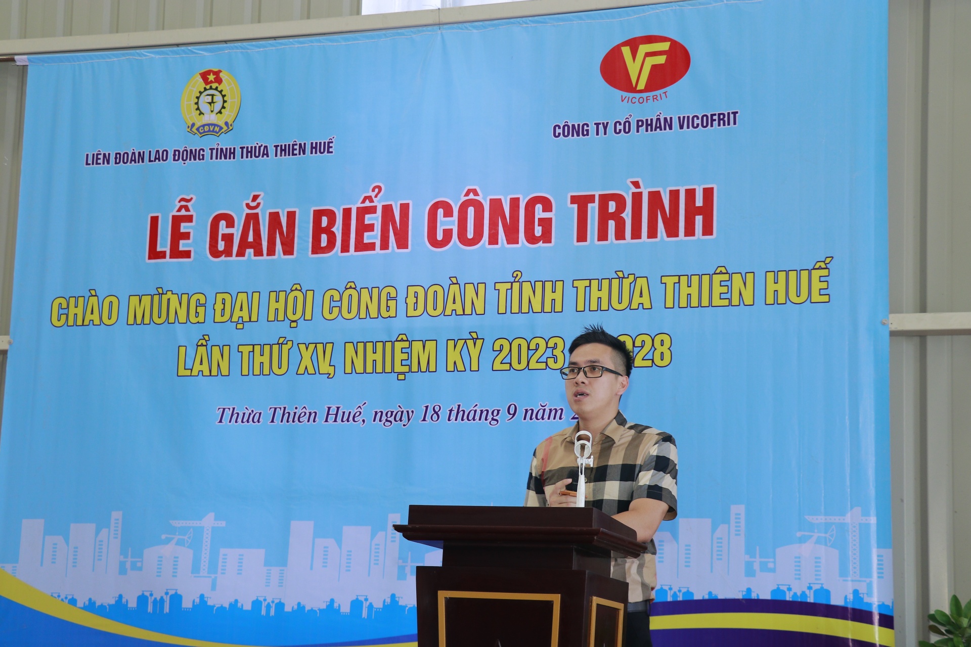Gắn biển công trình chào mừng Đại hội Công đoàn tỉnh Thừa Thiên Huế lần thứ XV Gắn biển công trình chào mừng Đại hội Công đoàn tỉnh Thừa Thiên Huế lần thứ XV