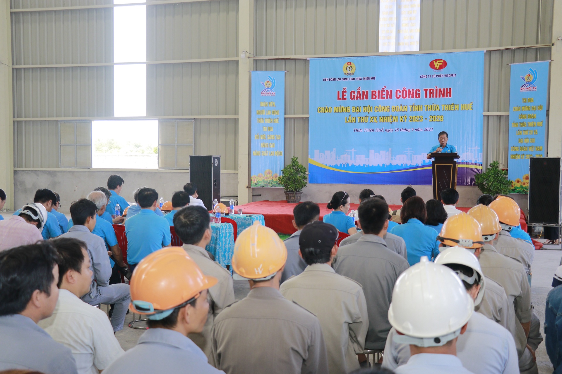 Gắn biển công trình chào mừng Đại hội Công đoàn tỉnh Thừa Thiên Huế lần thứ XV Gắn biển công trình chào mừng Đại hội Công đoàn tỉnh Thừa Thiên Huế lần thứ XV