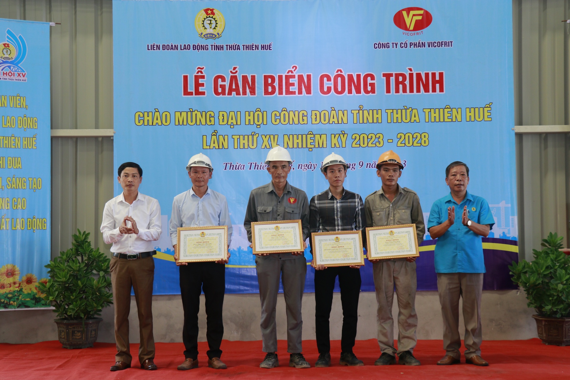 Gắn biển công trình chào mừng Đại hội Công đoàn tỉnh Thừa Thiên Huế lần thứ XV Gắn biển công trình chào mừng Đại hội Công đoàn tỉnh Thừa Thiên Huế lần thứ XV
