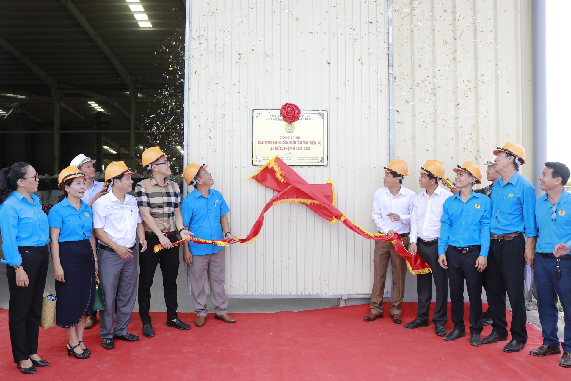 Gắn biển công trình chào mừng Đại hội Công đoàn tỉnh Thừa Thiên Huế lần thứ XV Gắn biển công trình chào mừng Đại hội Công đoàn tỉnh Thừa Thiên Huế lần thứ XV