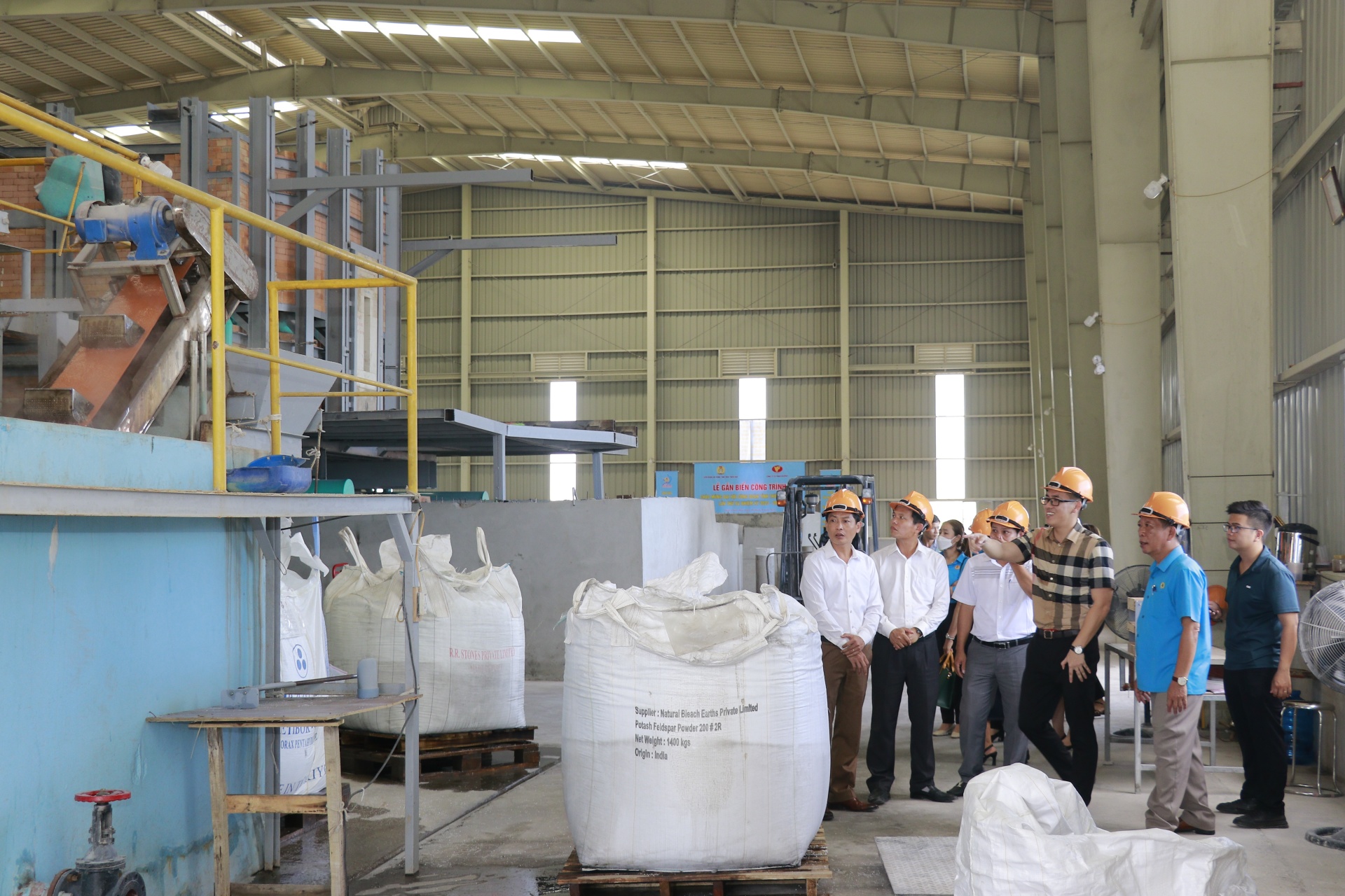 Gắn biển công trình chào mừng Đại hội Công đoàn tỉnh Thừa Thiên Huế lần thứ XV Gắn biển công trình chào mừng Đại hội Công đoàn tỉnh Thừa Thiên Huế lần thứ XV