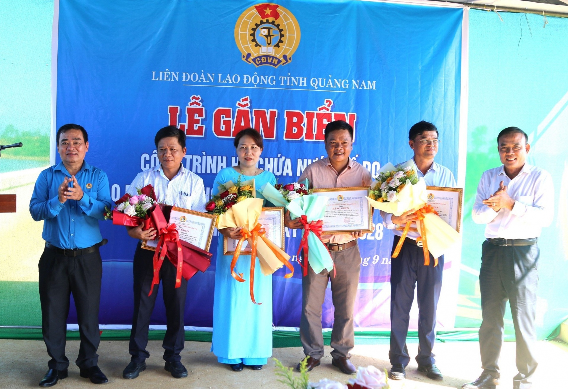 LĐLĐ tỉnh Quảng Nam: Gắn biển Công trình Hồ chứa nước Hố Do chào mừng Đại hội