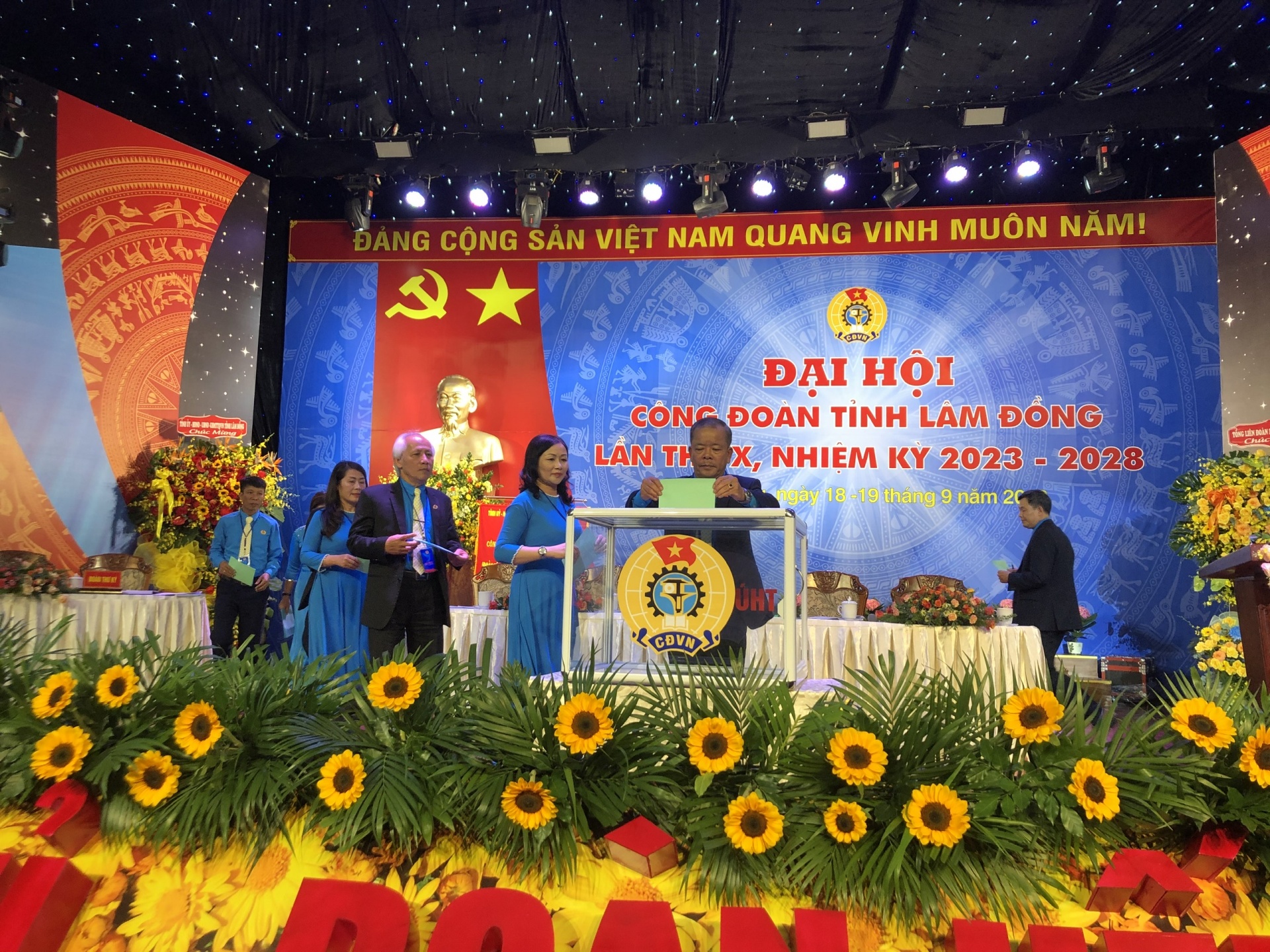 Đồng chí Hoàng Liên tái đắc cử Chủ tịch Liên đoàn Lao động tỉnh Lâm Đồng