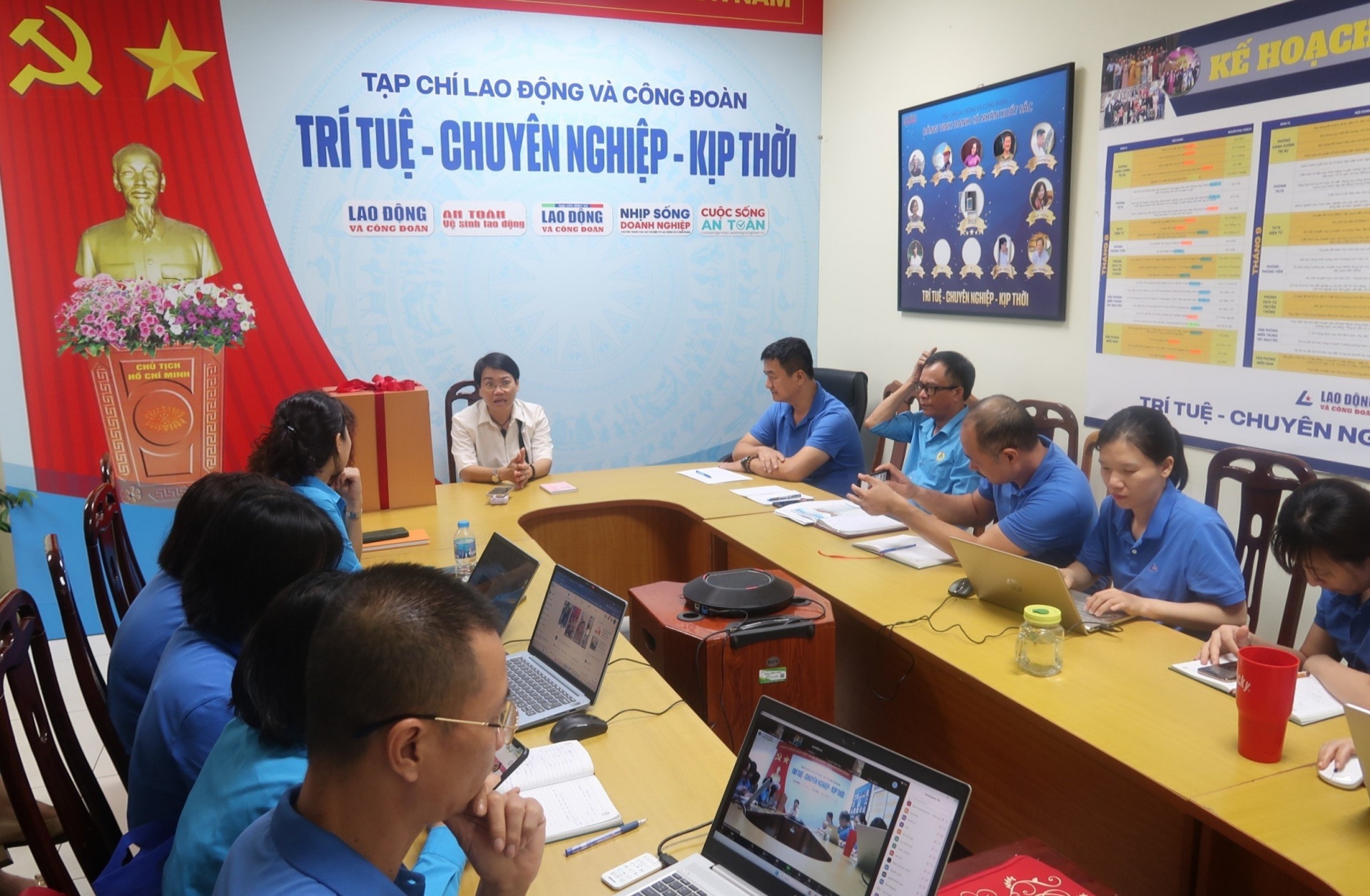 Viên chức dân số tri ân Tạp chí Lao động và Công đoàn Viên chức dân số tri ân Tạp chí Lao động và Công đoàn