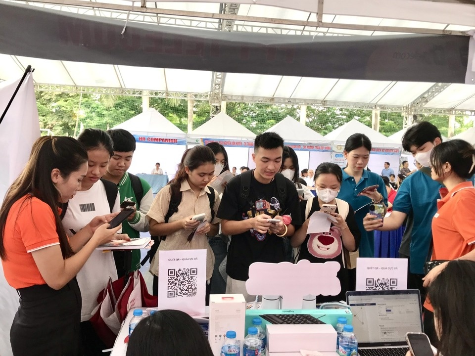 Nhiều doanh nghiệp tuyển dụng hàng ngàn việc làm bán thời gian cho sinh viên và NLĐ