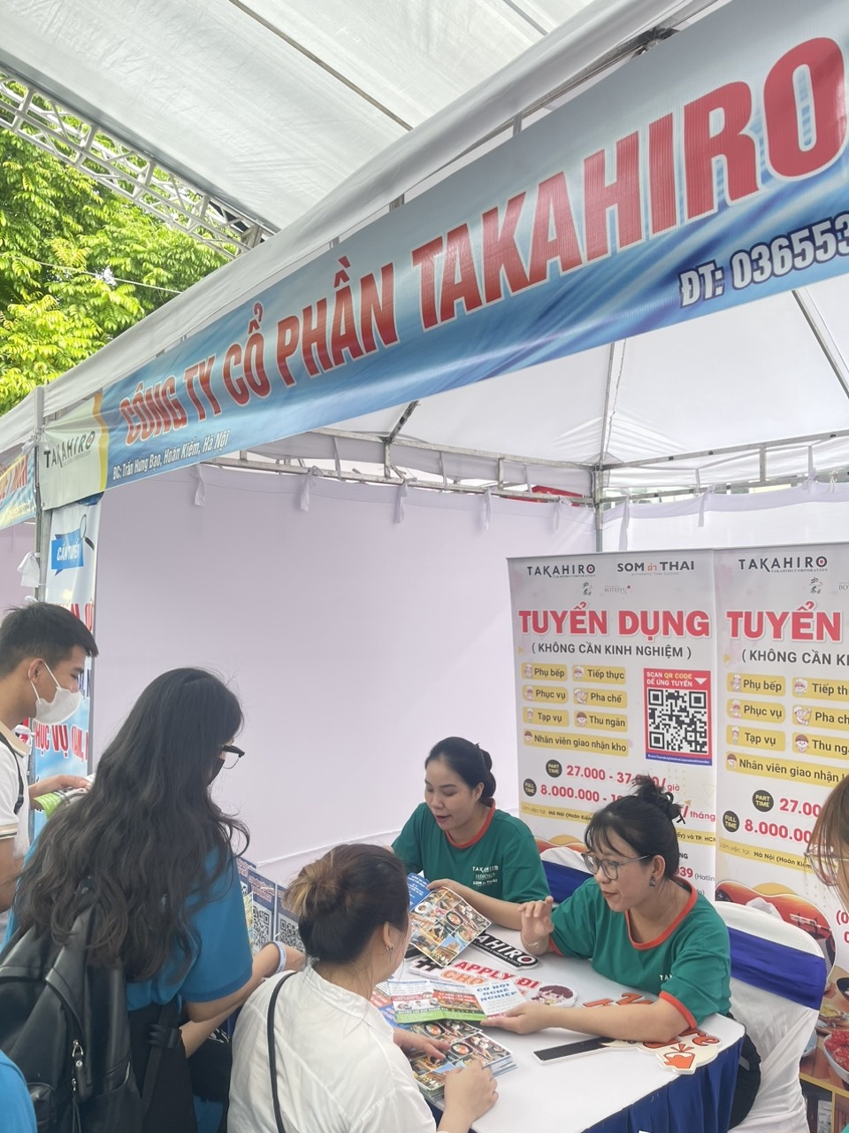 Nhiều doanh nghiệp tuyển dụng hàng ngàn việc làm bán thời gian cho sinh viên và NLĐ