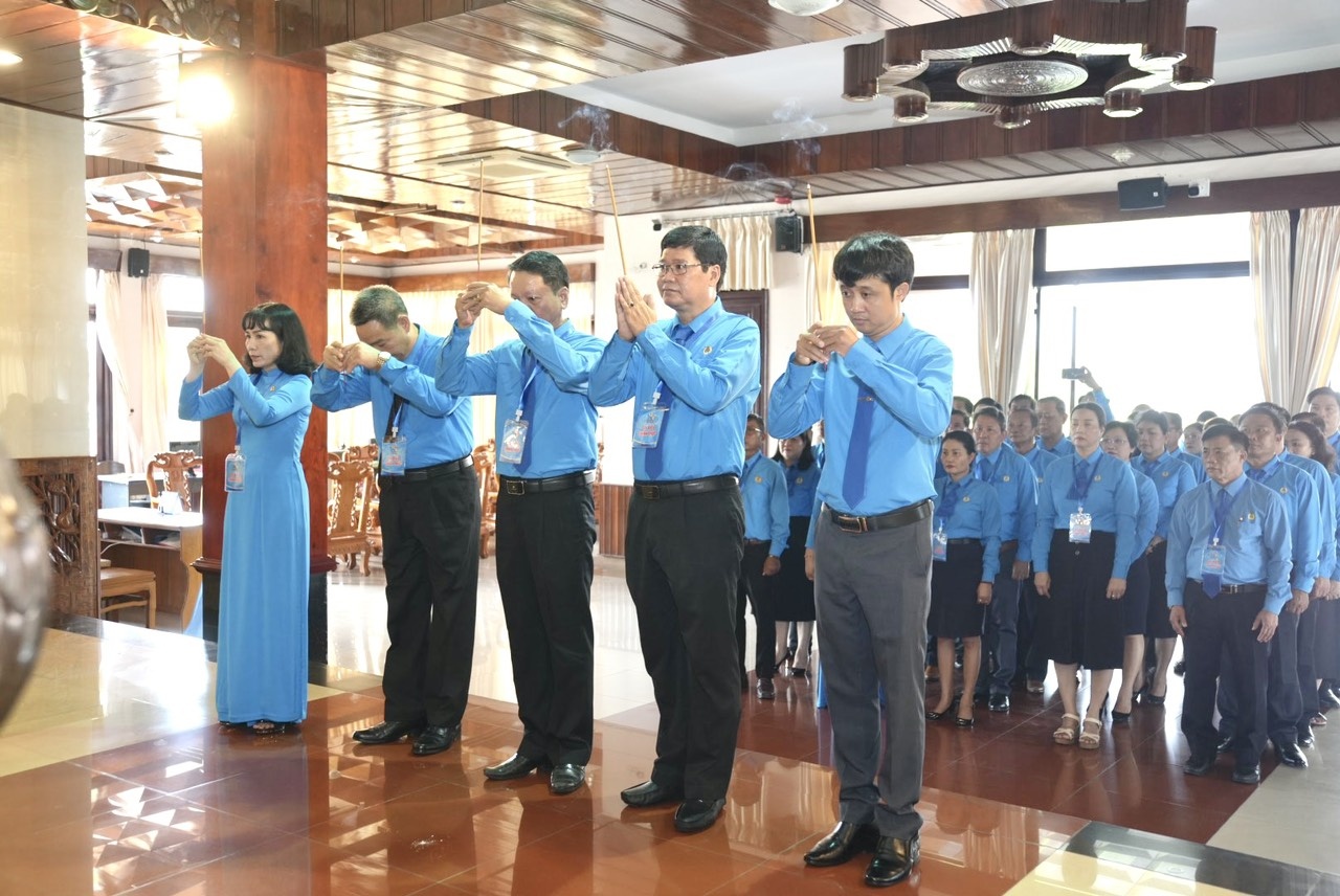 Đại hội Công đoàn tỉnh Bình Thuận lần thứ XI nhiệm kỳ 2023- 2028 chính thức khai mạc Đại hội Công đoàn tỉnh Bình Thuận lần thứ XI nhiệm kỳ 2023- 2028 chính thức khai mạc