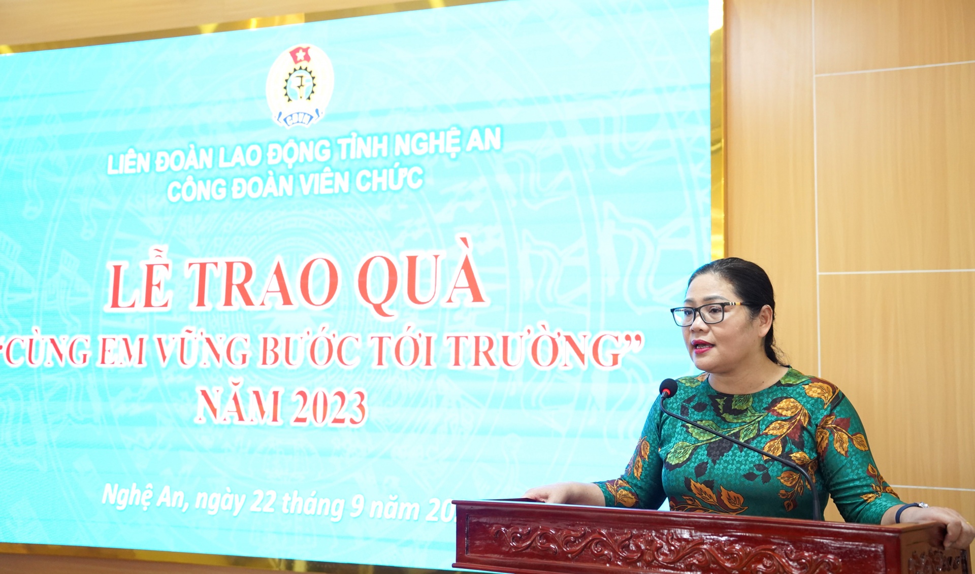 Công đoàn Viên chức tỉnh Nghệ An: Trao 131suất quà cho con đoàn viên Công đoàn Viên chức tỉnh Nghệ An: Trao 131suất quà cho con đoàn viên
