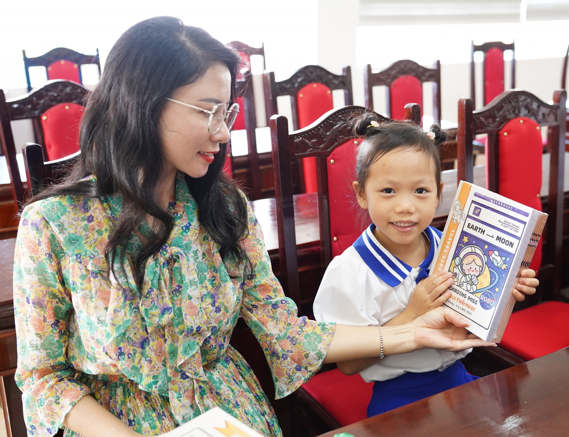 Công đoàn Viên chức tỉnh Nghệ An: Trao 131suất quà cho con đoàn viên Công đoàn Viên chức tỉnh Nghệ An: Trao 131suất quà cho con đoàn viên