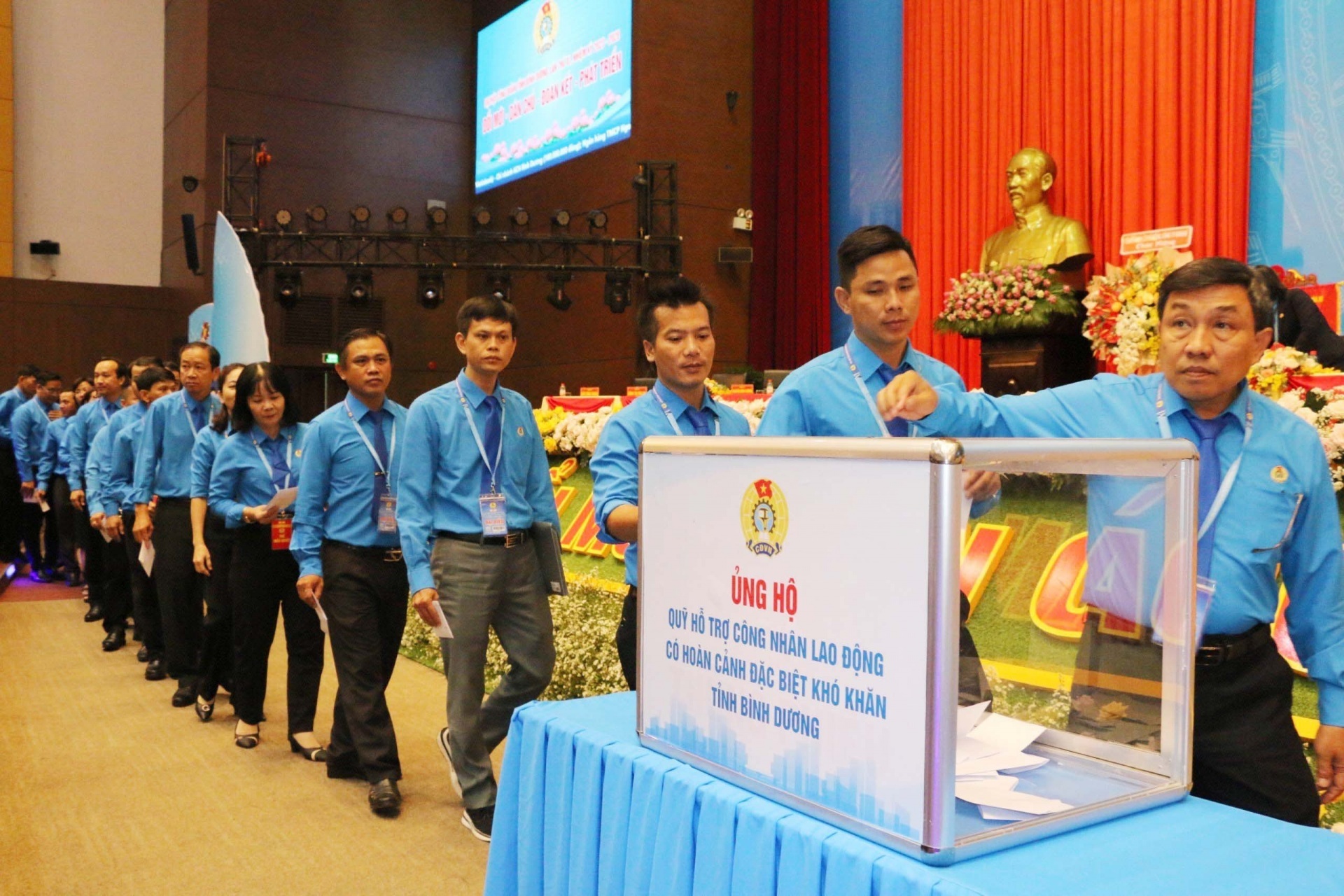 LĐLĐ tỉnh Bình Dương nhiệm kỳ 2018 – 2023: Hết lòng vì người lao động LĐLĐ tỉnh Bình Dương nhiệm kỳ 2018 – 2023: Hết lòng vì người lao động