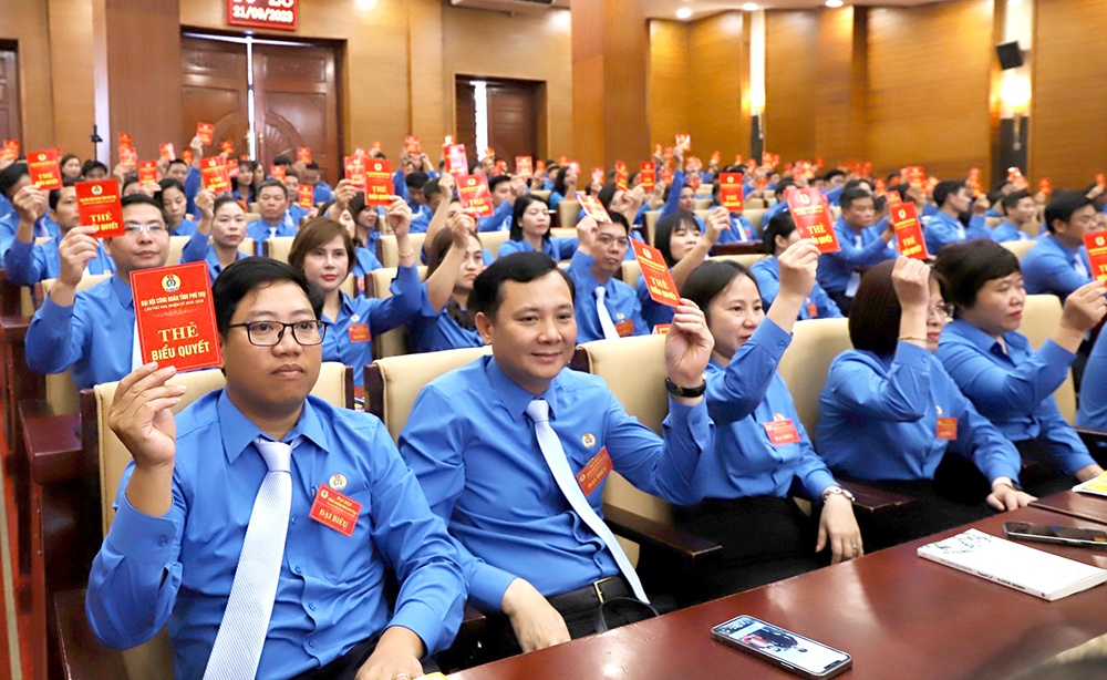 Đoàn kết, xây dựng giai cấp công nhân ngày càng lớn mạnh Đoàn kết, xây dựng giai cấp công nhân ngày càng lớn mạnh