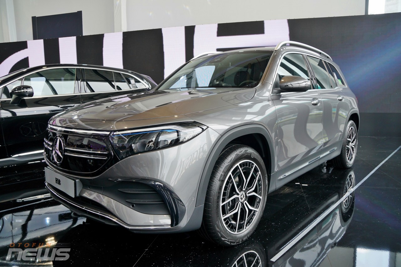 Cận cảnh SUV 7 chỗ thuần điện EQB 250 tại Việt Nam