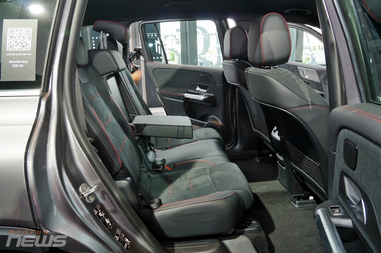 Cận cảnh SUV 7 chỗ thuần điện EQB 250 tại Việt Nam