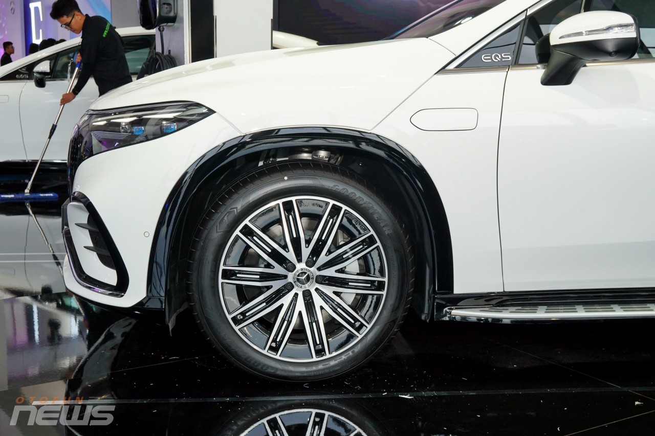 Soi chi tiết xe điện Mercedes-Benz EQS 500 4Matic giá 5 tỷ đồng Soi chi tiết xe điện Mercedes-Benz EQS 500 4Matic giá 5 tỷ đồng