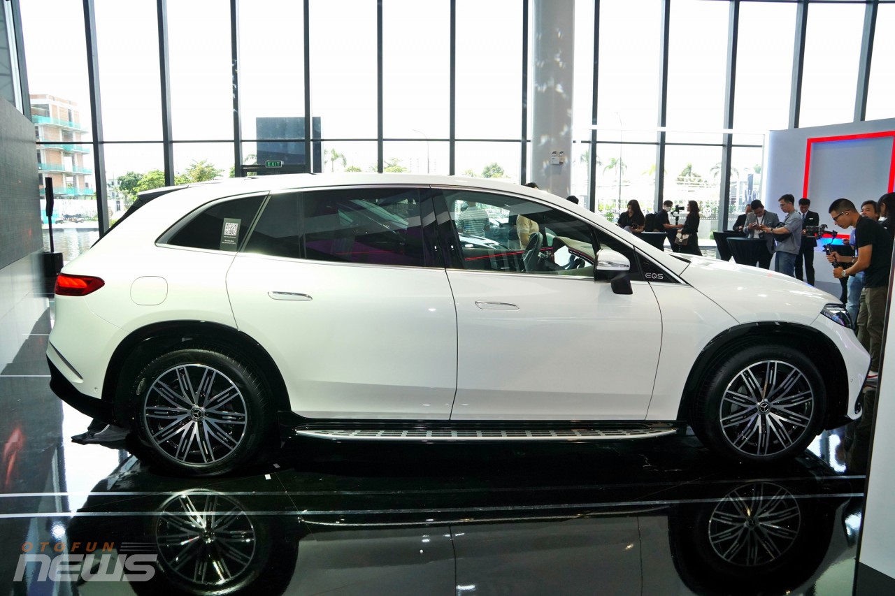 Soi chi tiết xe điện Mercedes-Benz EQS 500 4Matic giá 5 tỷ đồng Soi chi tiết xe điện Mercedes-Benz EQS 500 4Matic giá 5 tỷ đồng