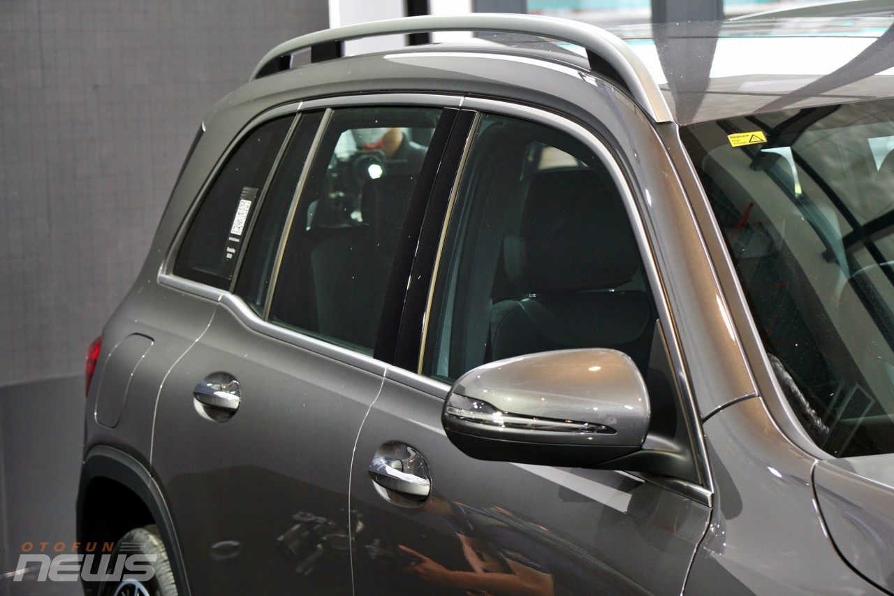 Cận cảnh SUV 7 chỗ thuần điện Mercedes EQB 250 tại Việt Nam