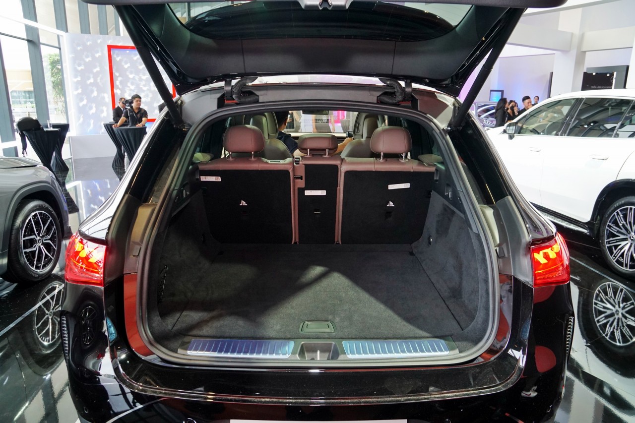 Chi tiết xe thuần điện Mercedes EQE 500 4Matic phiên bản SUV