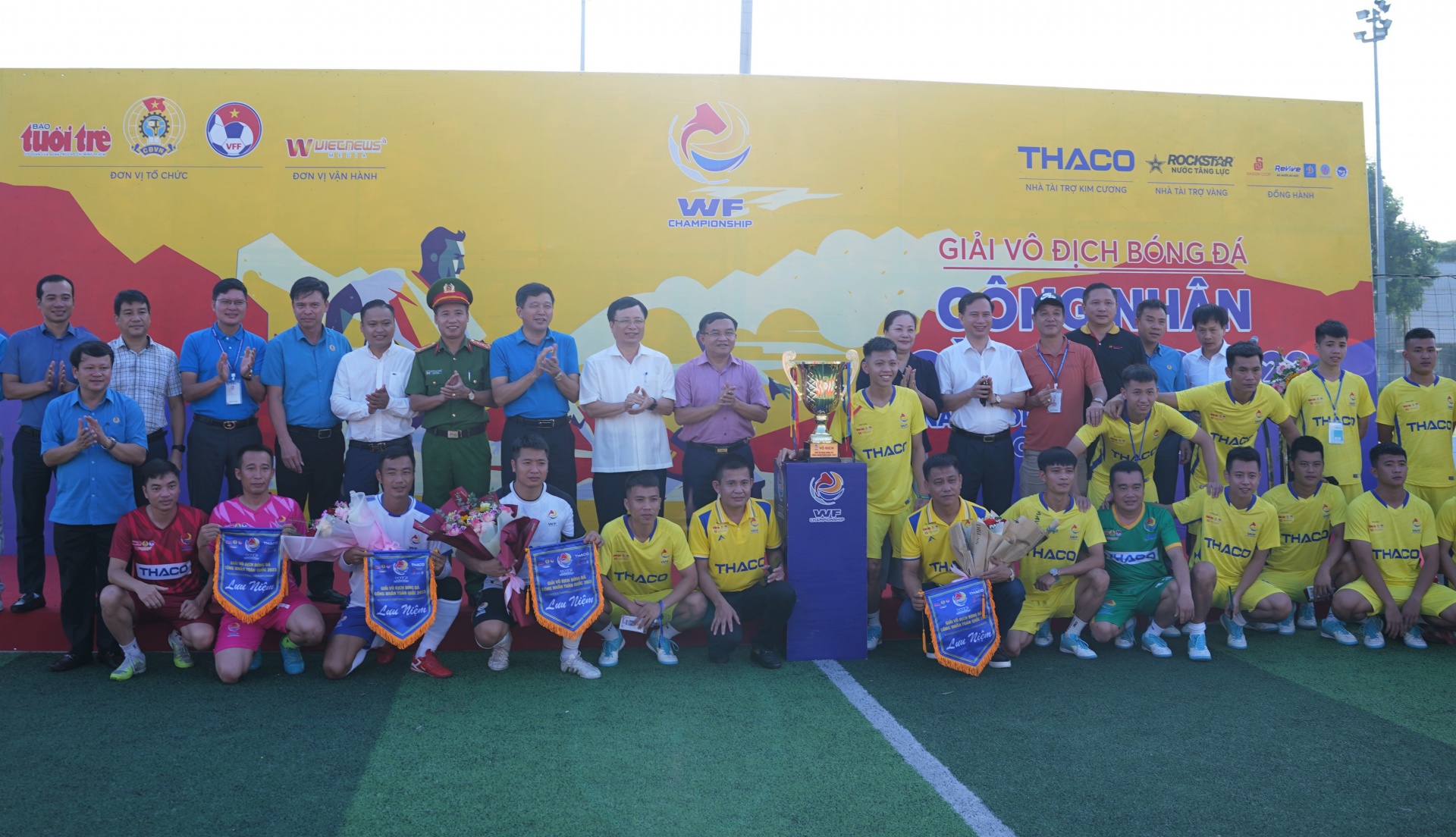 Sôi động Lễ khai mạc vòng loại khu vực 3 Giải vô địch bóng đá công nhân toàn quốc