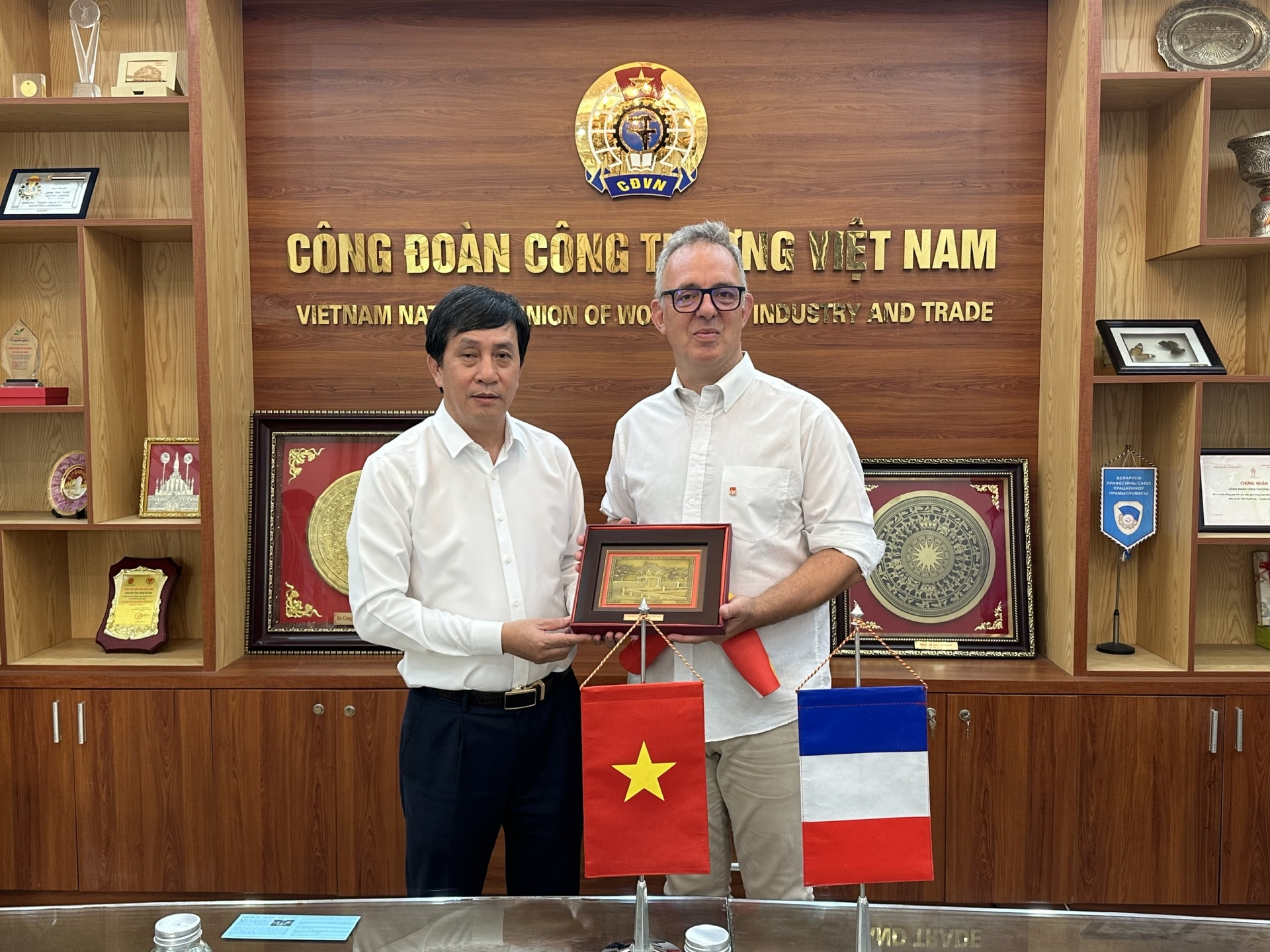 Công đoàn Công thương Việt Nam làm việc với đoàn đại biểu Tổng Liên đoàn Lao động Pháp Công đoàn Công thương Việt Nam làm việc với đoàn đại biểu Tổng Liên đoàn Lao động Pháp