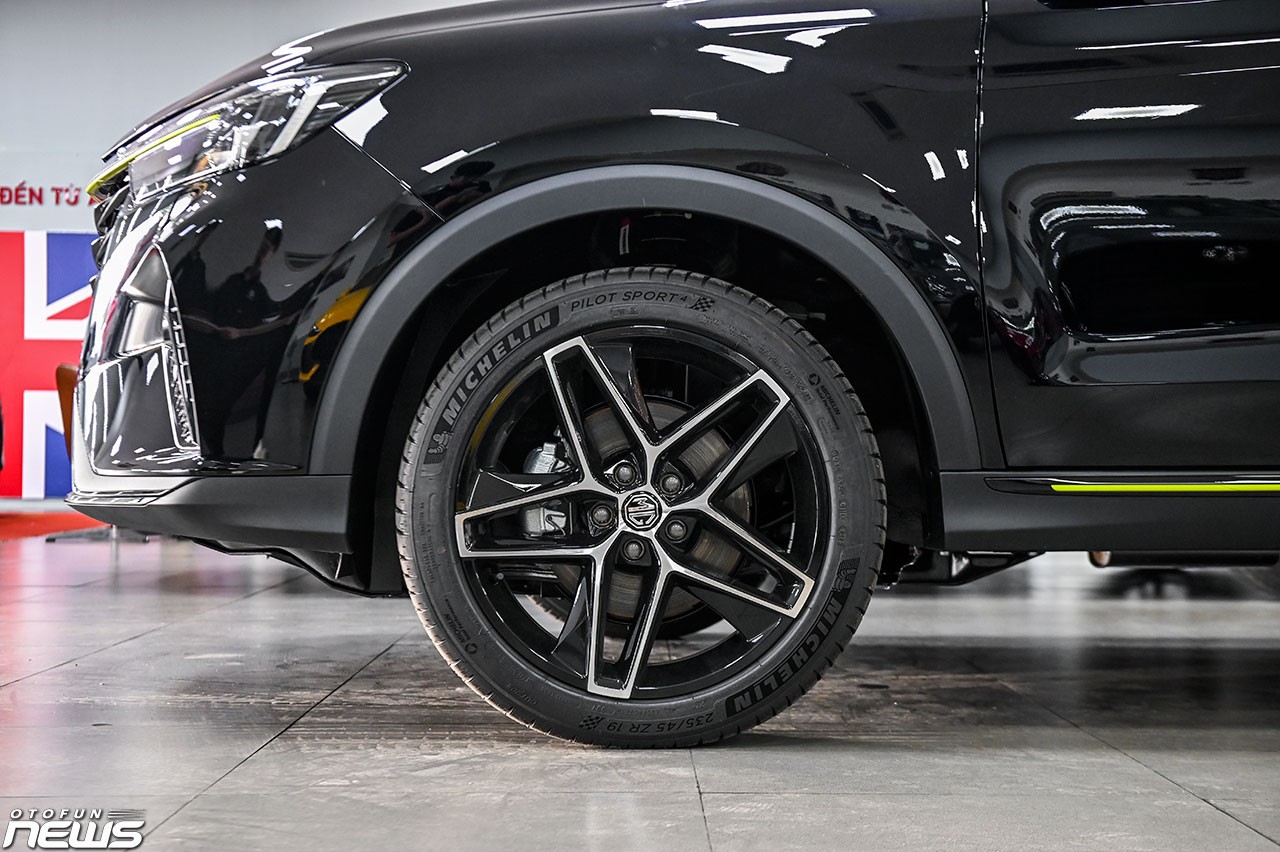 Hình chi tiết MG RX5 phiên bản Lux giá 829 triệu đồng tại đại lý Hình chi tiết MG RX5 phiên bản Lux giá 829 triệu đồng tại đại lý