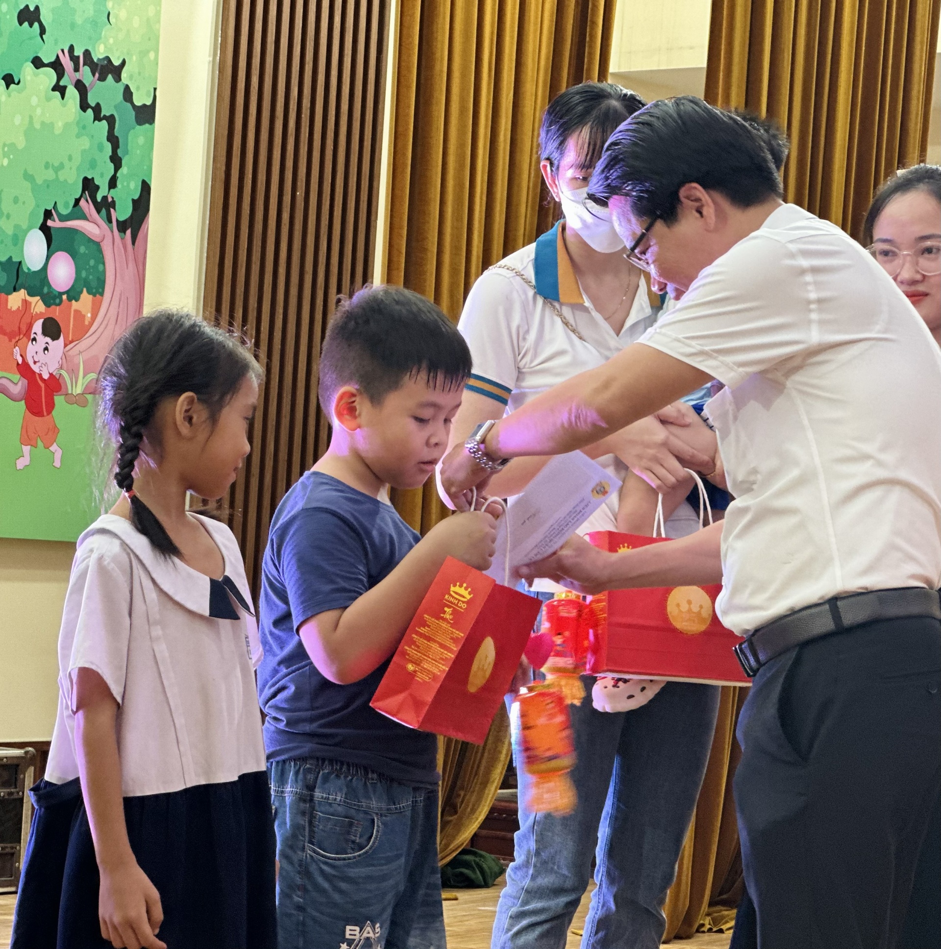 LĐLĐ quận Cẩm Lệ: Rộn ràng “Đêm hội trăng rằm” cho con em đoàn viên, NLĐ LĐLĐ quận Cẩm Lệ: Rộn ràng “Đêm hội trăng rằm” cho con em đoàn viên, NLĐ