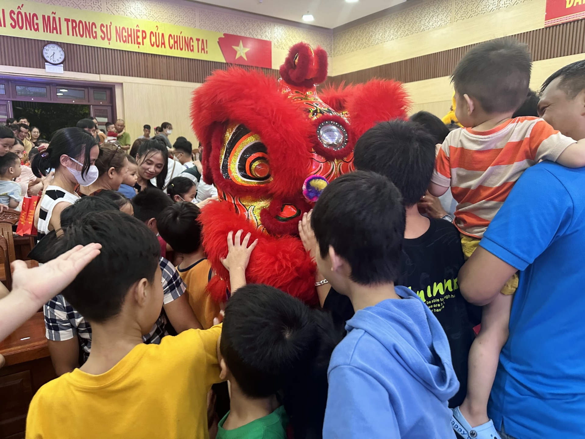 LĐLĐ quận Cẩm Lệ: Rộn ràng “Đêm hội trăng rằm” cho con em đoàn viên, NLĐ LĐLĐ quận Cẩm Lệ: Rộn ràng “Đêm hội trăng rằm” cho con em đoàn viên, NLĐ