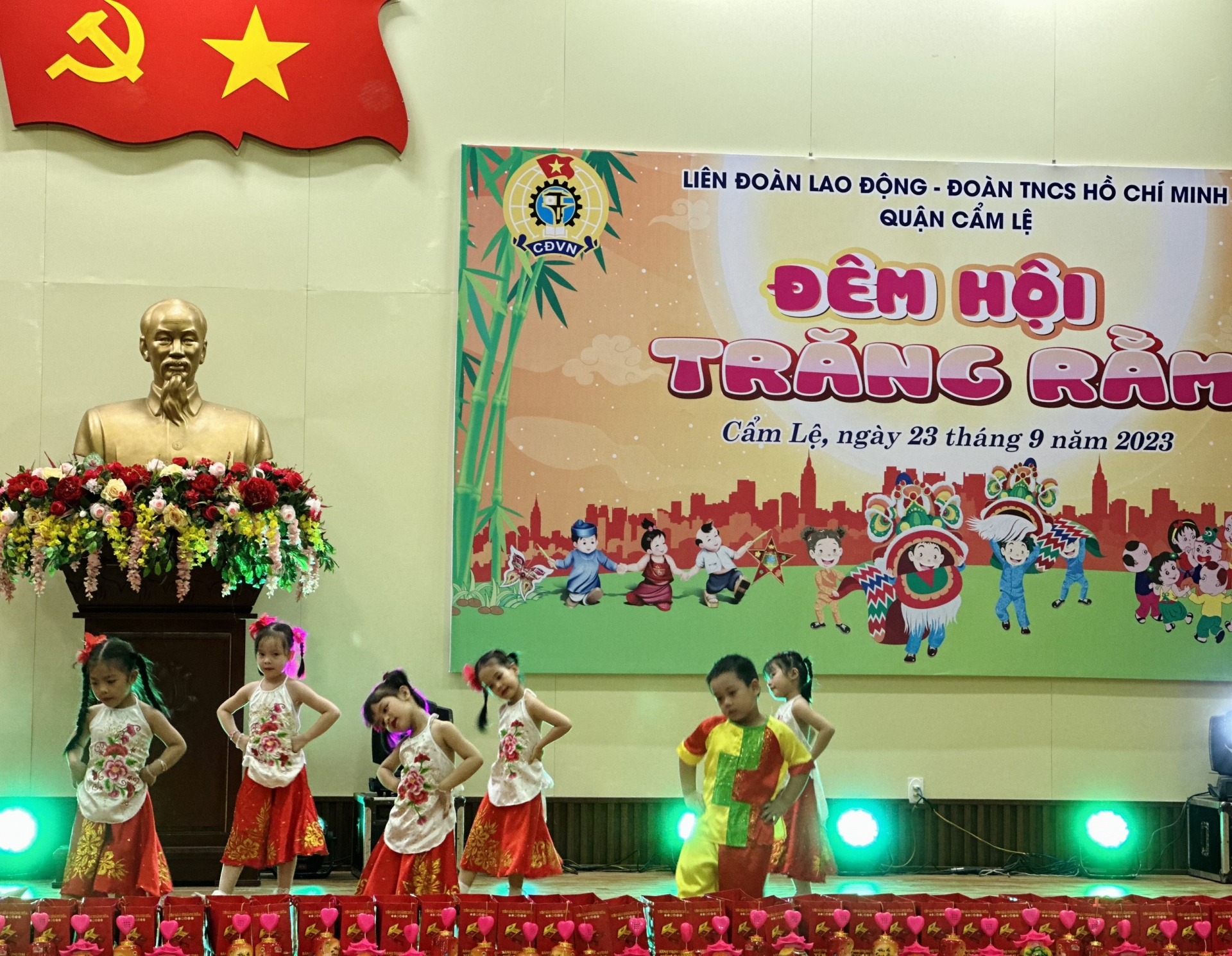 LĐLĐ quận Cẩm Lệ: Rộn ràng “Đêm hội trăng rằm” cho con em đoàn viên, NLĐ LĐLĐ quận Cẩm Lệ: Rộn ràng “Đêm hội trăng rằm” cho con em đoàn viên, NLĐ