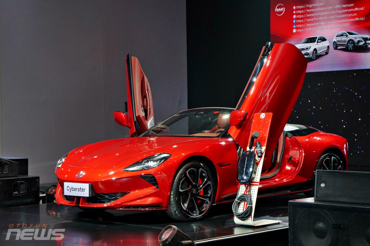 MG Cyberster xe thể thao điện với cửa cánh chim có mặt tại Việt Nam MG Cyberster vừa ra mắt tại Trung Quốc đã về đến Việt Nam.