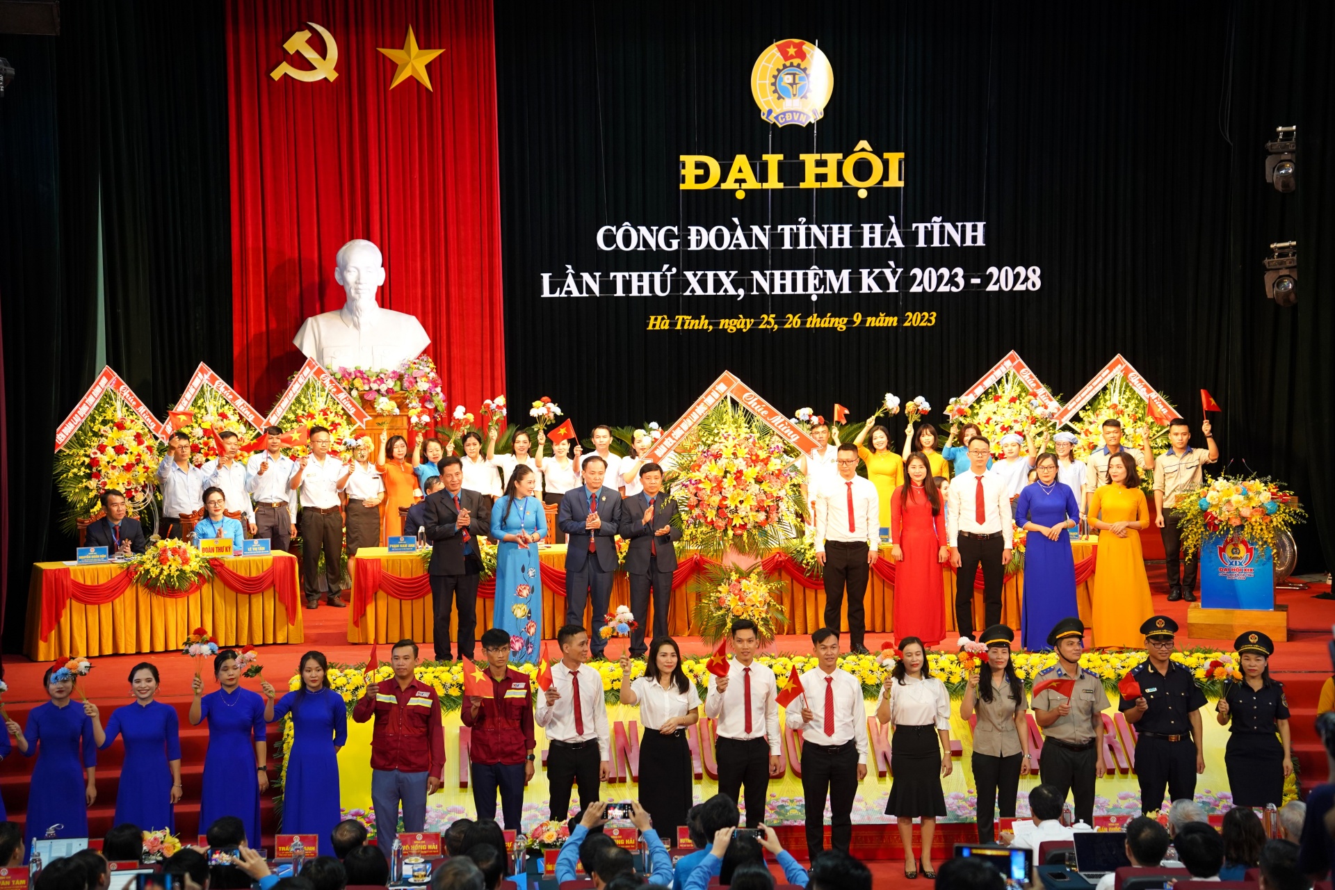 Trang trọng, ấn tượng Đại hội Công đoàn Hà Tĩnh lần thứ XIX, nhiệm kỳ 2023-2028 Trang trọng, ấn tượng Đại hội Công đoàn Hà Tĩnh lần thứ XIX, nhiệm kỳ 2023-2028