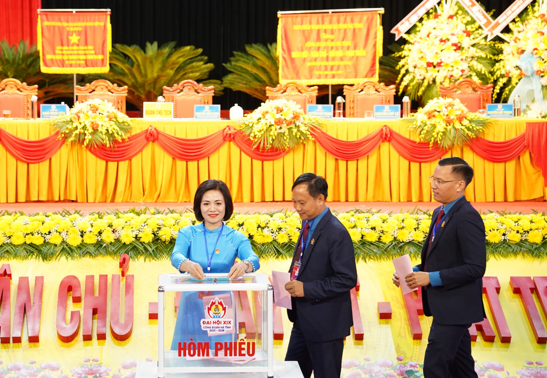 Trang trọng, ấn tượng Đại hội Công đoàn Hà Tĩnh lần thứ XIX, nhiệm kỳ 2023-2028 Trang trọng, ấn tượng Đại hội Công đoàn Hà Tĩnh lần thứ XIX, nhiệm kỳ 2023-2028