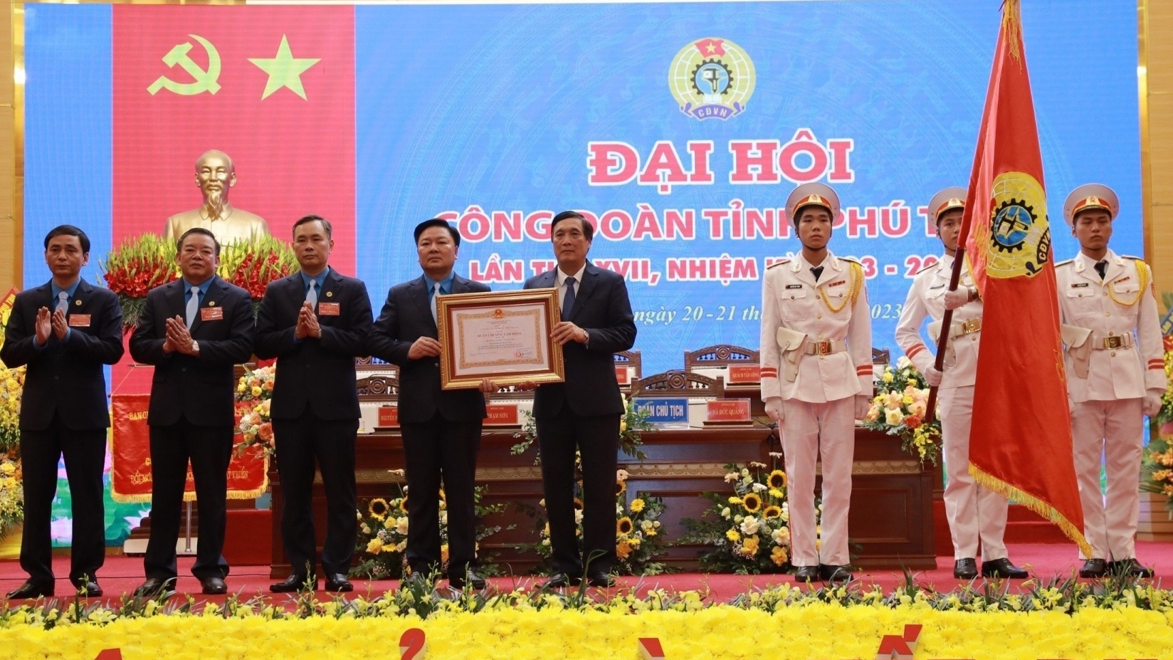 Đoàn kết, xây dựng giai cấp công nhân ngày càng lớn mạnh