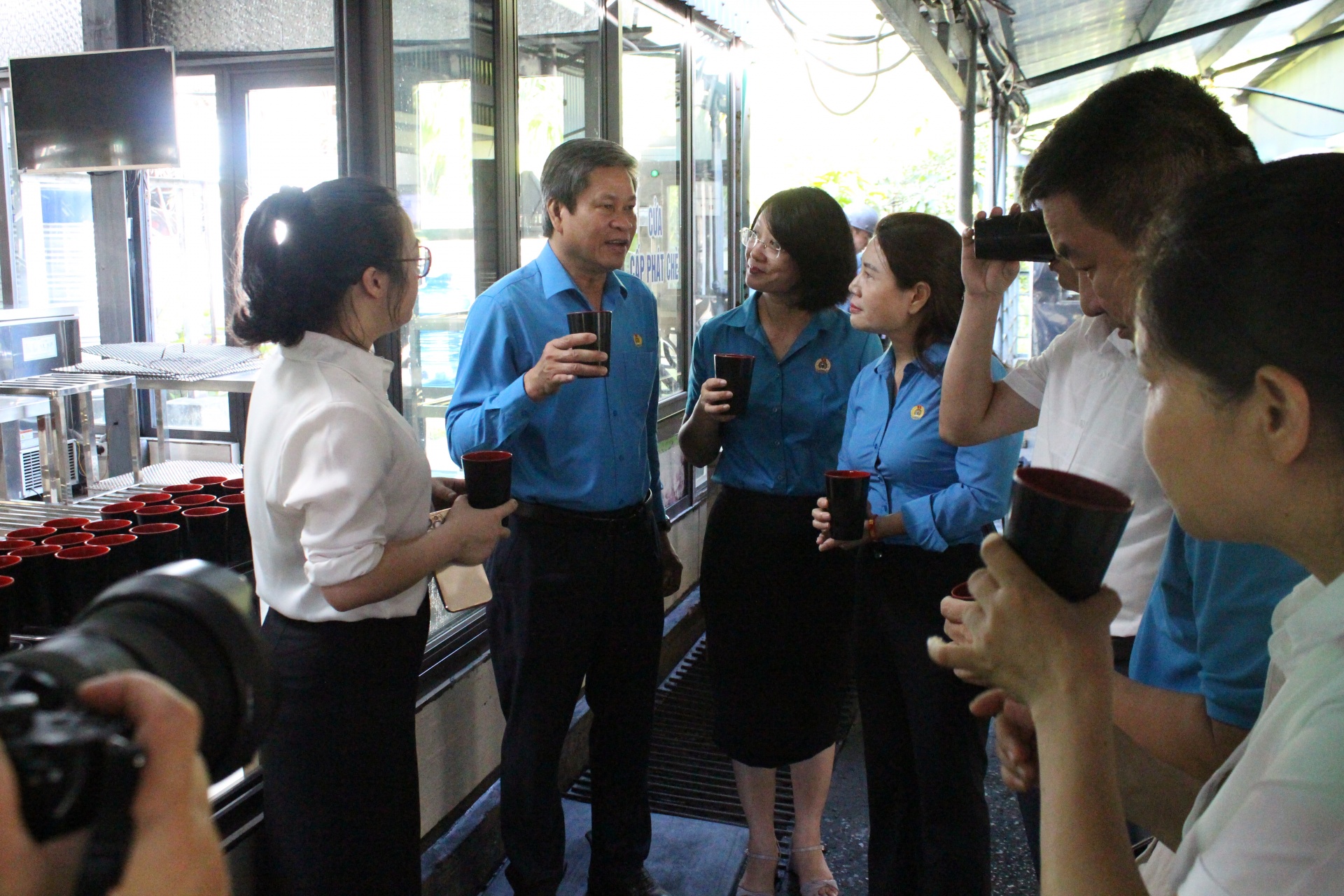 “Để các anh luôn mạnh khỏe, yên tâm khai thác than” “Để các anh luôn mạnh khỏe, yên tâm khai thác than”