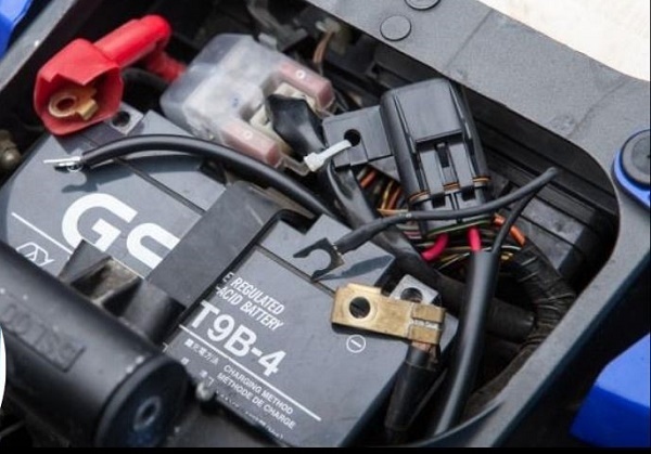 Những lưu ý để sử dụng bình ắc quy giúp xe máy bền bỉ Những lưu ý để sử dụng bình ắc quy giúp xe máy bền bỉ