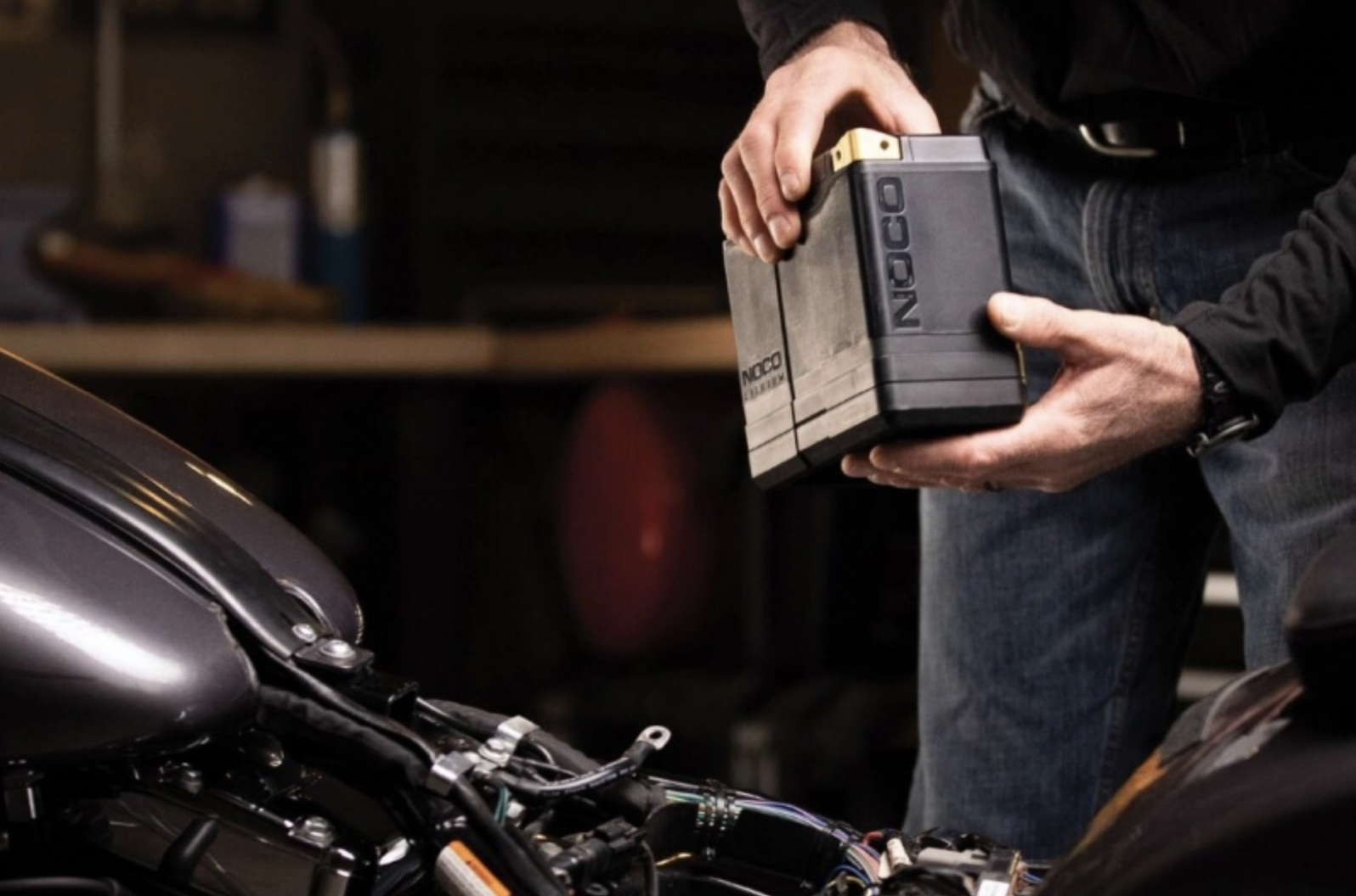 Những lưu ý để sử dụng bình ắc quy giúp xe máy bền bỉ Những lưu ý để sử dụng bình ắc quy giúp xe máy bền bỉ