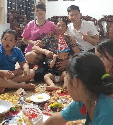 “Chuyển sang làm hành chính, giờ cứ cuối tuần tôi lại được về thăm con”