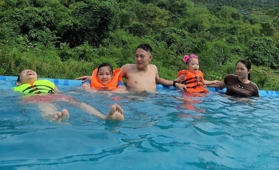 “Chuyển sang làm hành chính, giờ cứ cuối tuần tôi lại được về thăm con”