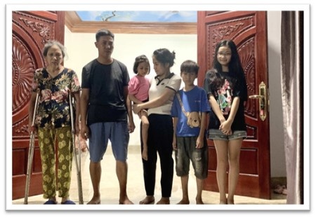 Bước chân đầu tiên của con và nước mắt hạnh phúc của cha… Bước chân đầu tiên của con và nước mắt hạnh phúc của cha…