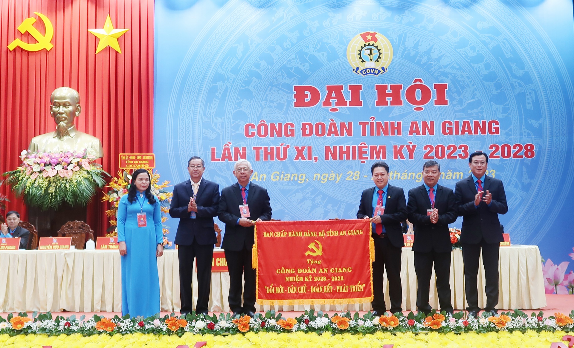 Công đoàn An Giang: lấy NLĐ làm trọng tâm, xác định 3 khâu đột phá cho phát triển Công đoàn An Giang: lấy NLĐ làm trọng tâm, xác định 3 khâu đột phá cho phát triển