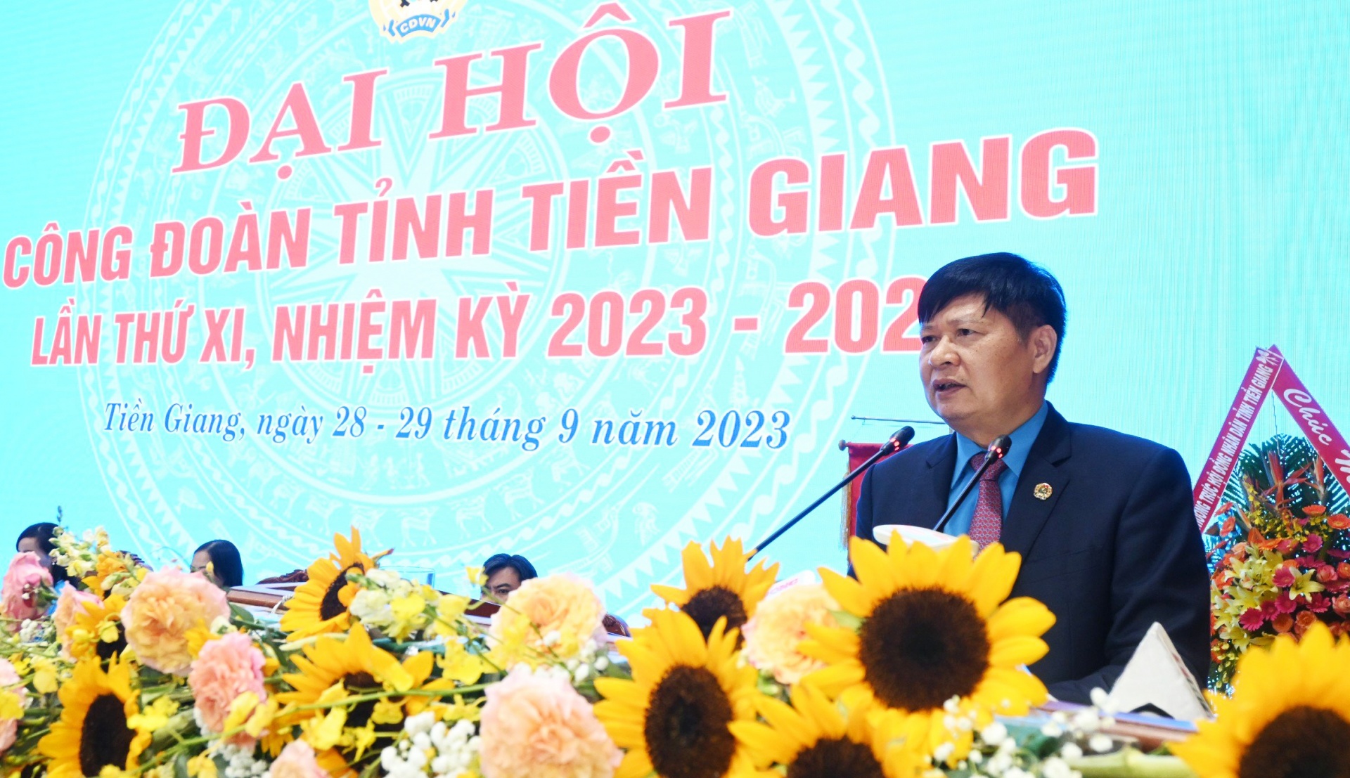 Đồng chí Lê Minh Hùng tái đắc cử Chủ tịch LĐLĐ tỉnh Tiền Giang Đồng chí Lê Minh Hùng tái đắc cử Chủ tịch LĐLĐ tỉnh Tiền Giang