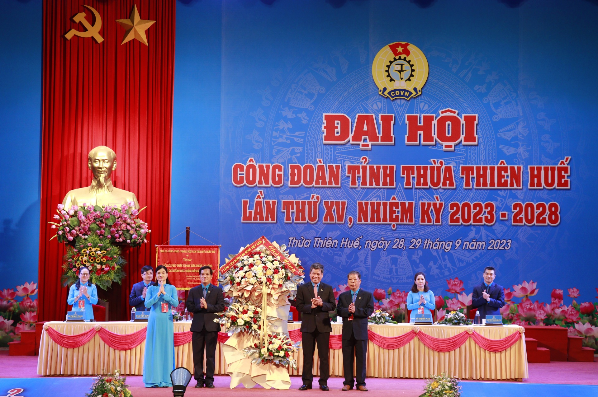 Đồng chí Lê Minh Nhân tái đắc cử Chủ tịch LĐLĐ tỉnh Thừa Thiên Huế Đồng chí Lê Minh Nhân tái đắc cử Chủ tịch LĐLĐ tỉnh Thừa Thiên Huế