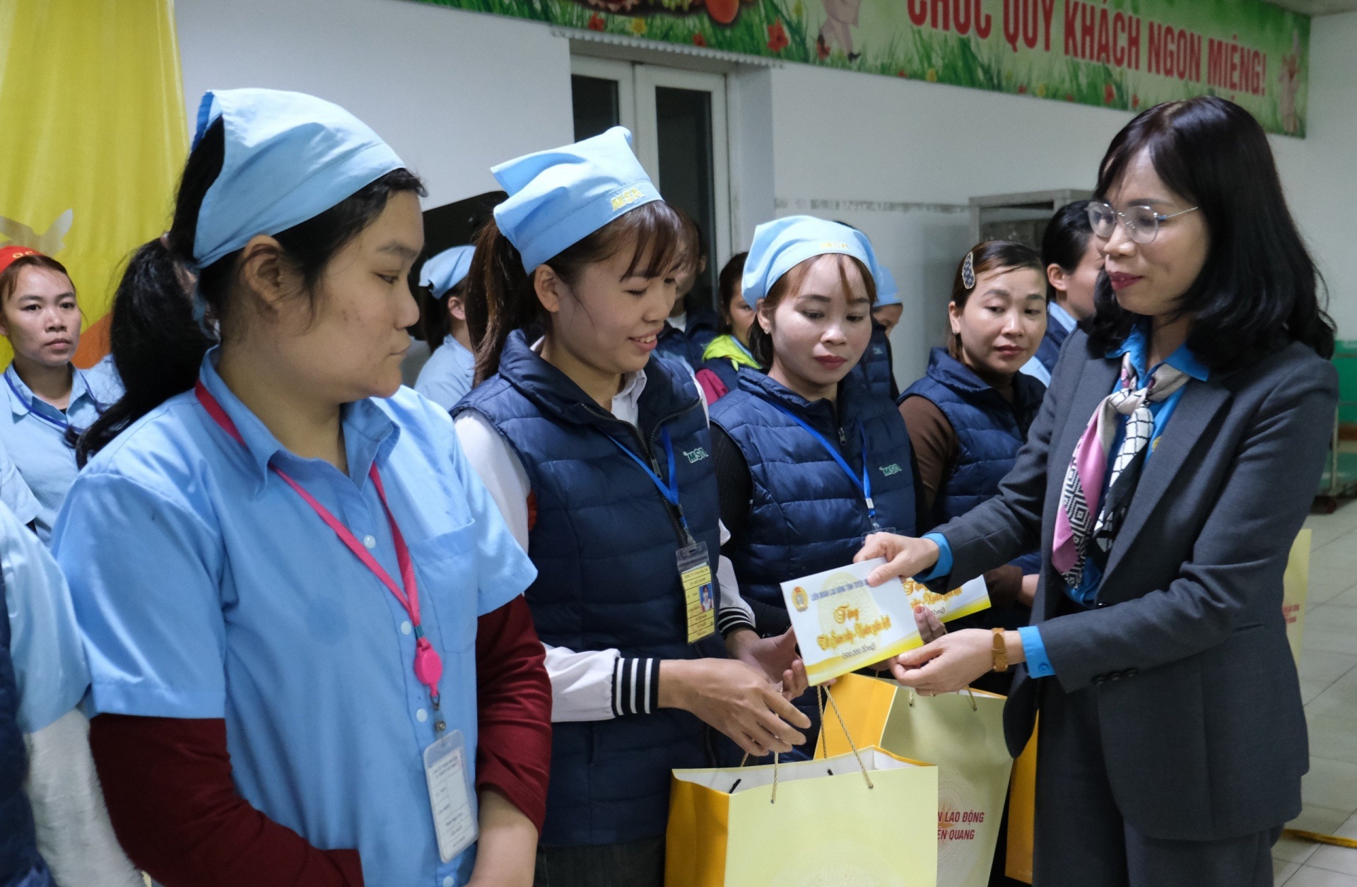 Tiếp tục đổi mới vì mục tiêu xây dựng Tuyên Quang phát triển Tiếp tục đổi mới vì mục tiêu xây dựng Tuyên Quang phát triển