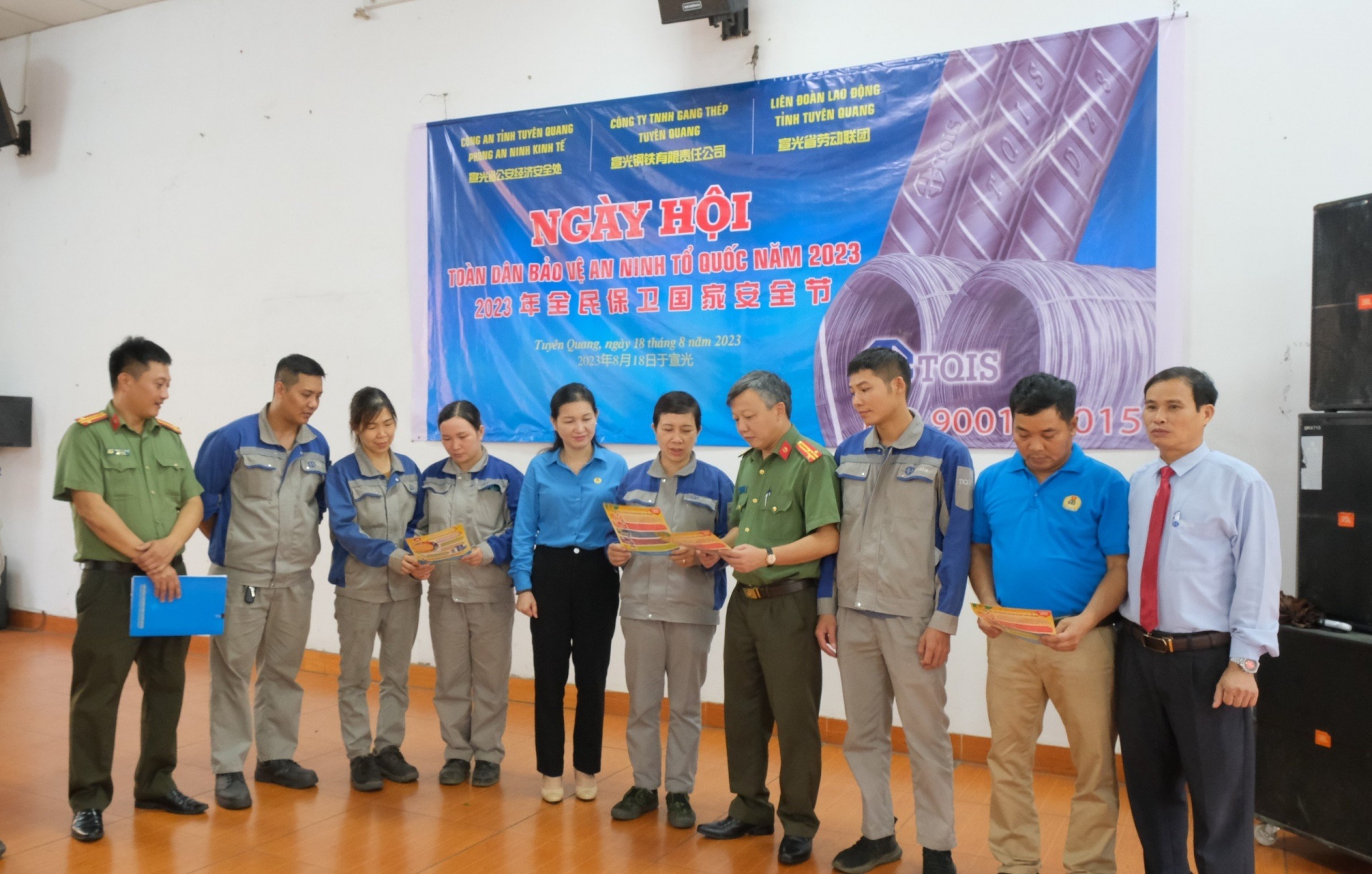 Tiếp tục đổi mới vì mục tiêu xây dựng Tuyên Quang phát triển Tiếp tục đổi mới vì mục tiêu xây dựng Tuyên Quang phát triển