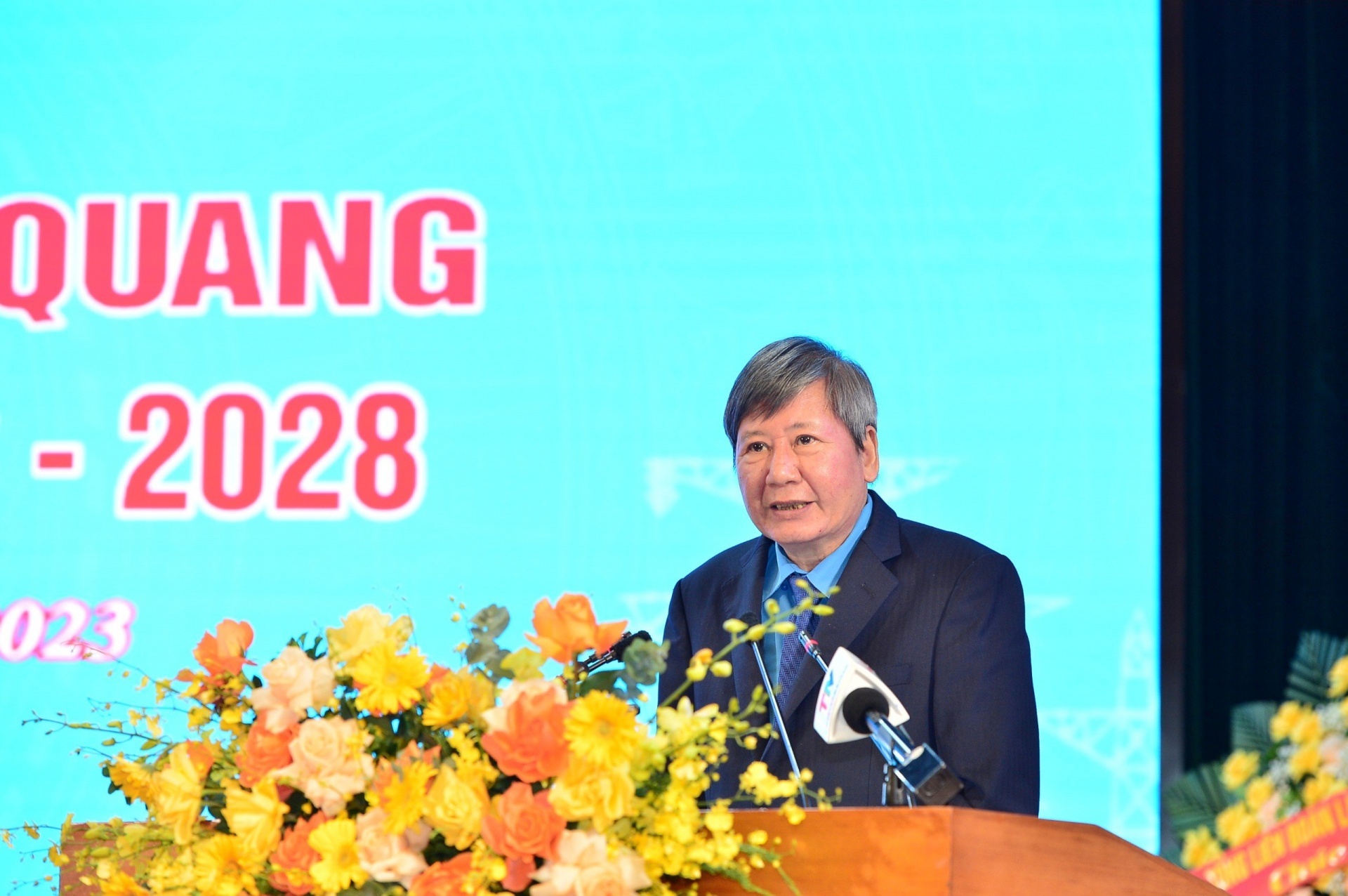 Tiếp tục đổi mới vì mục tiêu xây dựng Tuyên Quang phát triển! Tiếp tục đổi mới vì mục tiêu xây dựng Tuyên Quang phát triển!