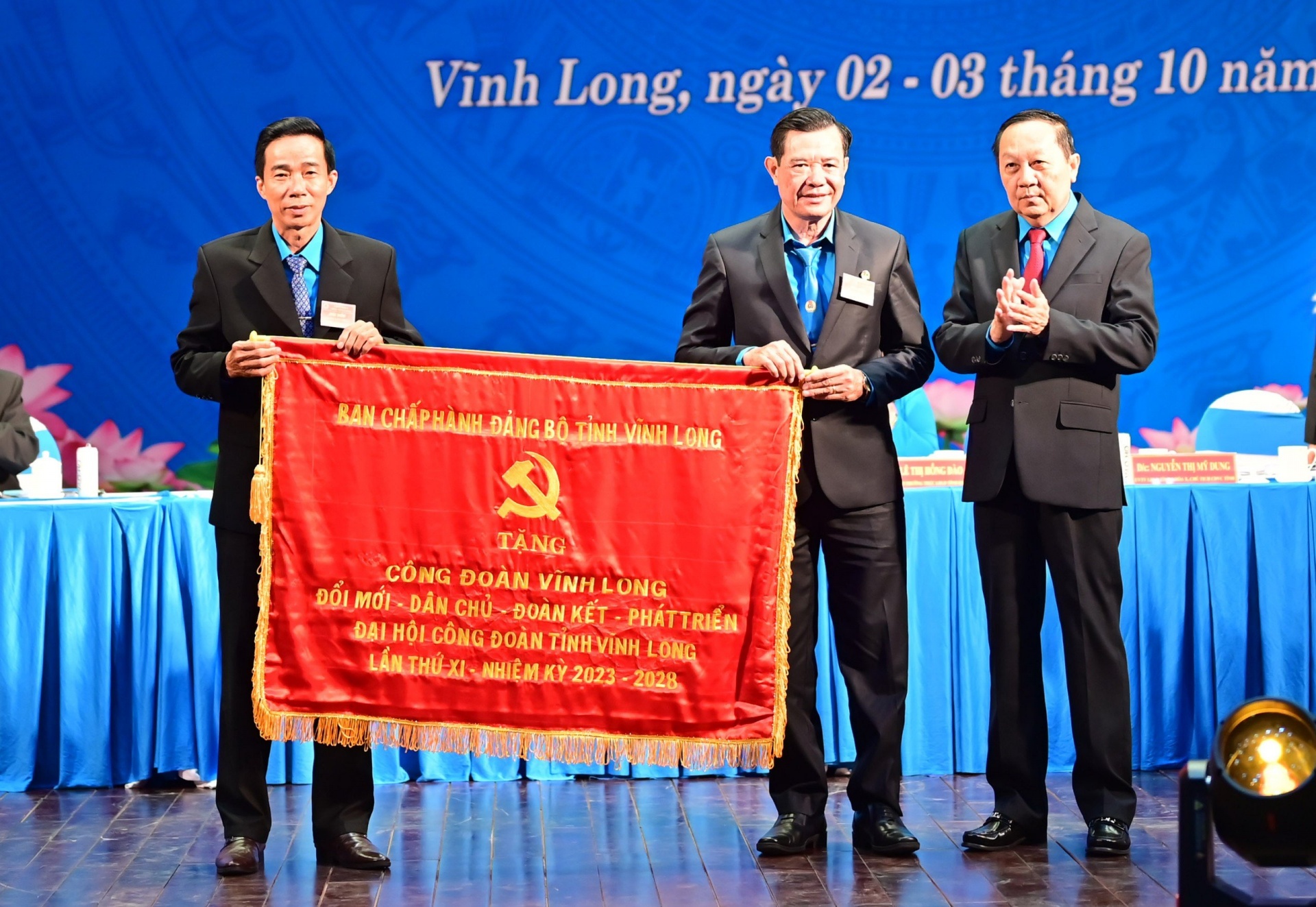 Đồng chí Trần Văn Trạch được bầu giữ chức Chủ tịch LĐLĐ tỉnh Vĩnh Long Đồng chí Trần Văn Trạch được bầu giữ chức Chủ tịch LĐLĐ tỉnh Vĩnh Long