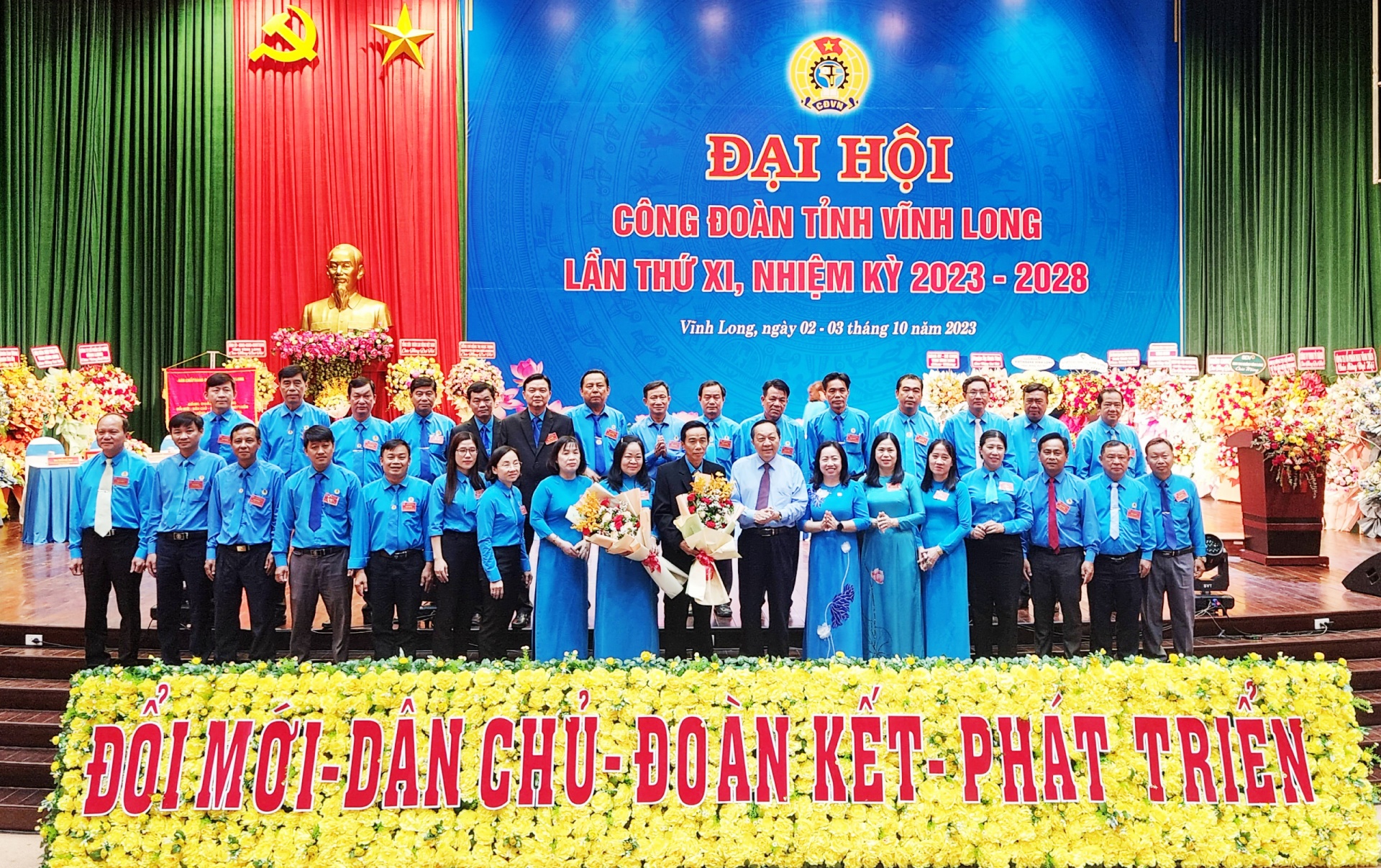 Đồng chí Trần Văn Trạch được bầu giữ chức Chủ tịch LĐLĐ tỉnh Vĩnh Long Đồng chí Trần Văn Trạch được bầu giữ chức Chủ tịch LĐLĐ tỉnh Vĩnh Long