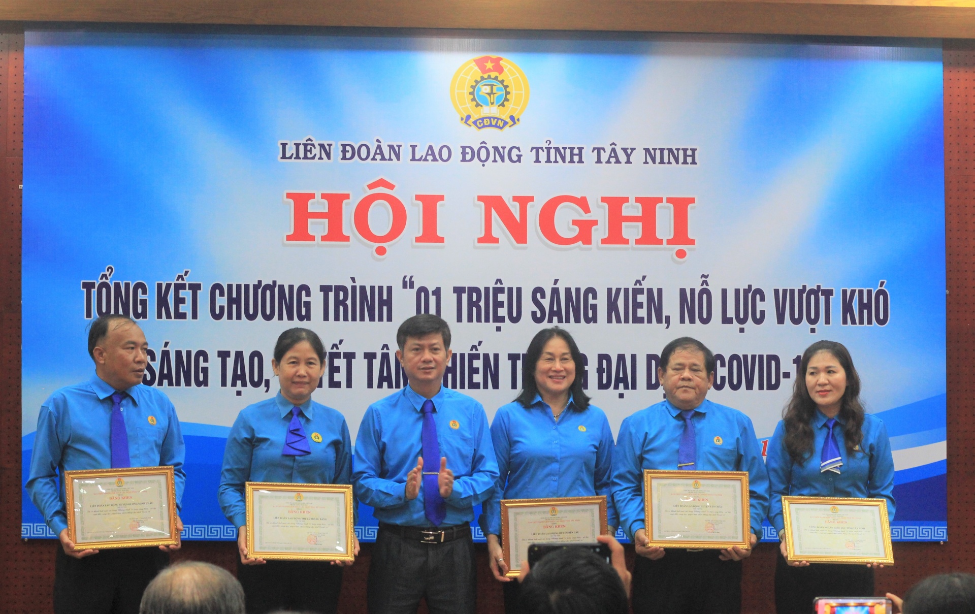 116 tập thể, cá nhân nhận Bằng khen từ Chương trình “01 triệu sáng kiến” 116 tập thể, cá nhân nhận Bằng khen từ Chương trình “01 triệu sáng kiến”