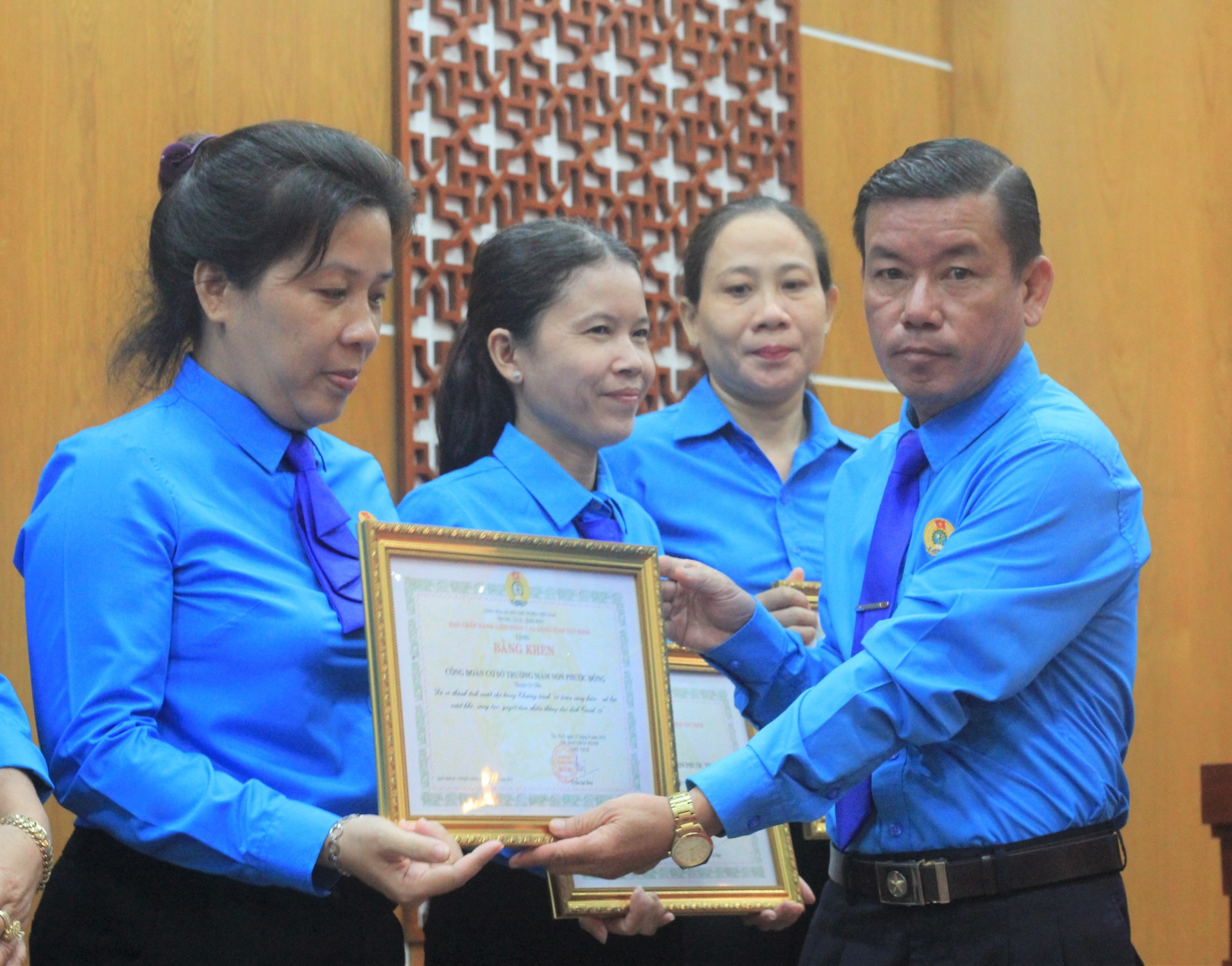 116 tập thể, cá nhân nhận Bằng khen từ Chương trình “01 triệu sáng kiến” 116 tập thể, cá nhân nhận Bằng khen từ Chương trình “01 triệu sáng kiến”