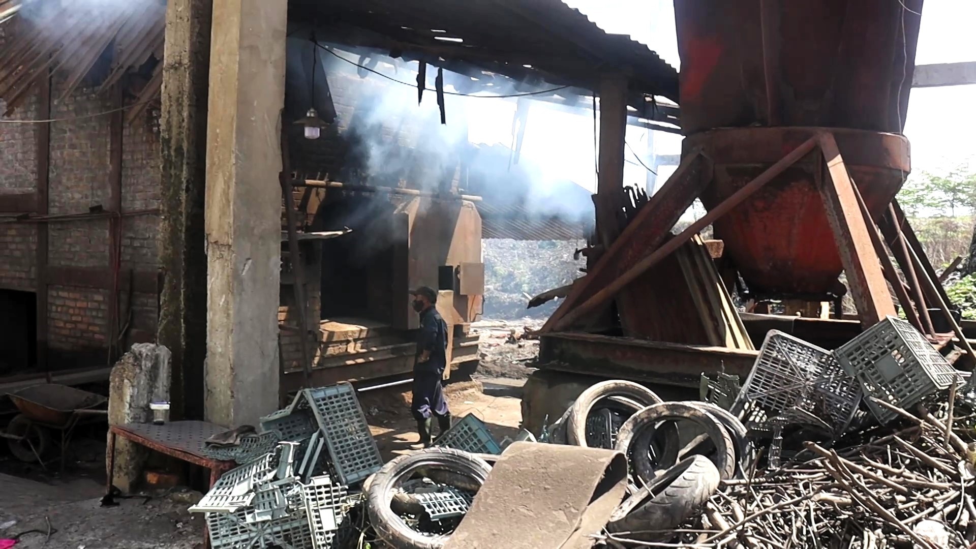 Vì sao Nhà máy xử lý rác ở Huế nợ đóng tiền BHXH triền miên?