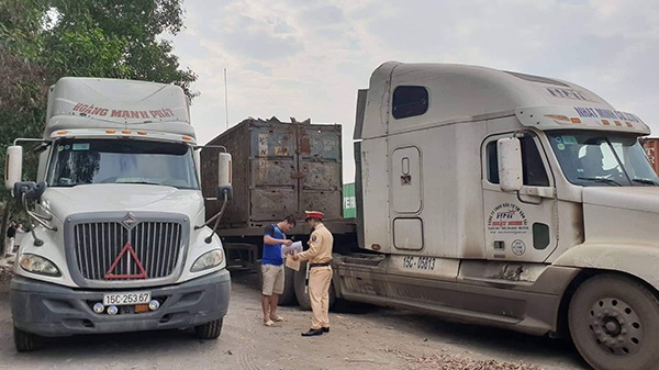 Tranh luận về quy định khám sức khoẻ định kỳ với người lái xe